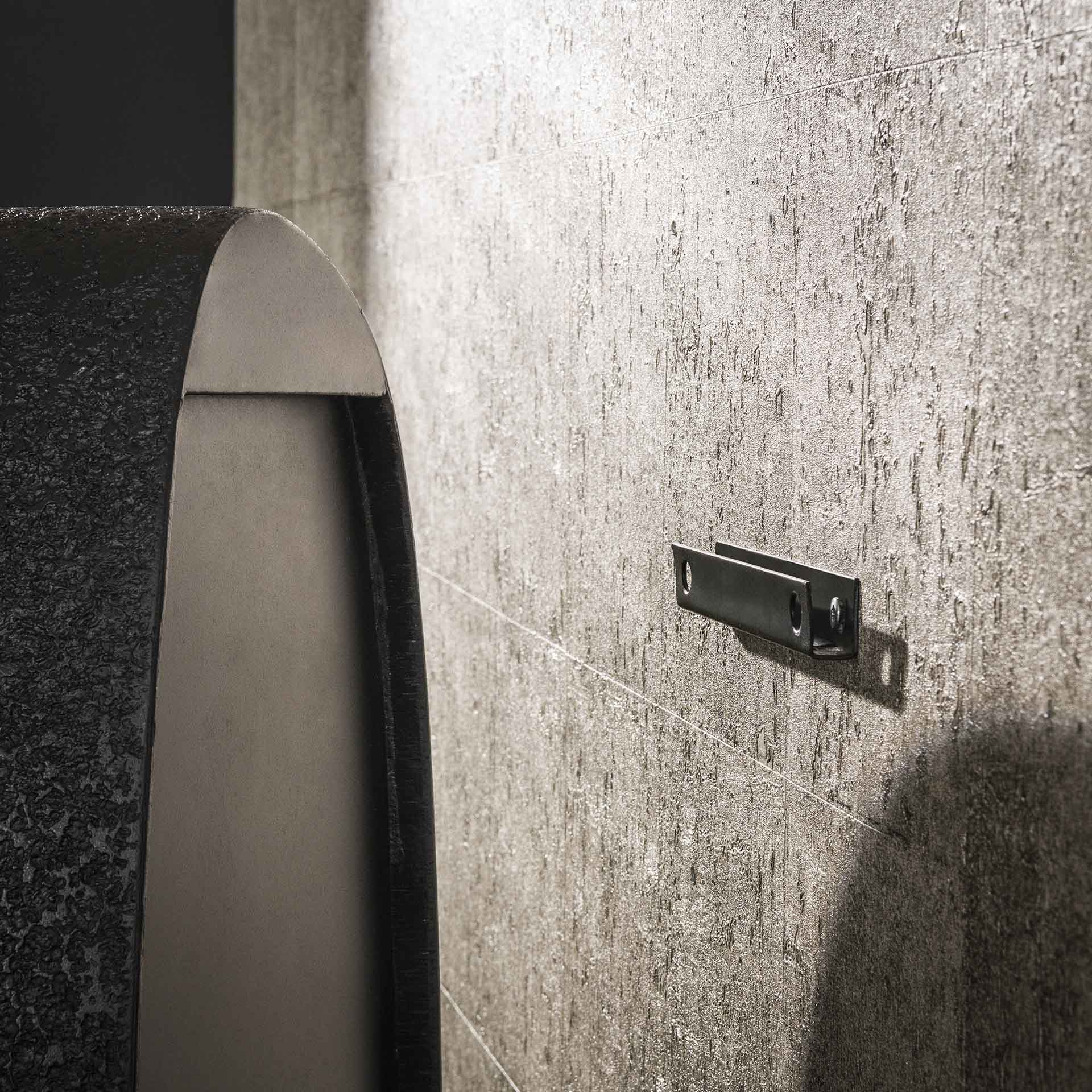 Wandschap Liv - Zwart - Liquid Metal - 34 cm