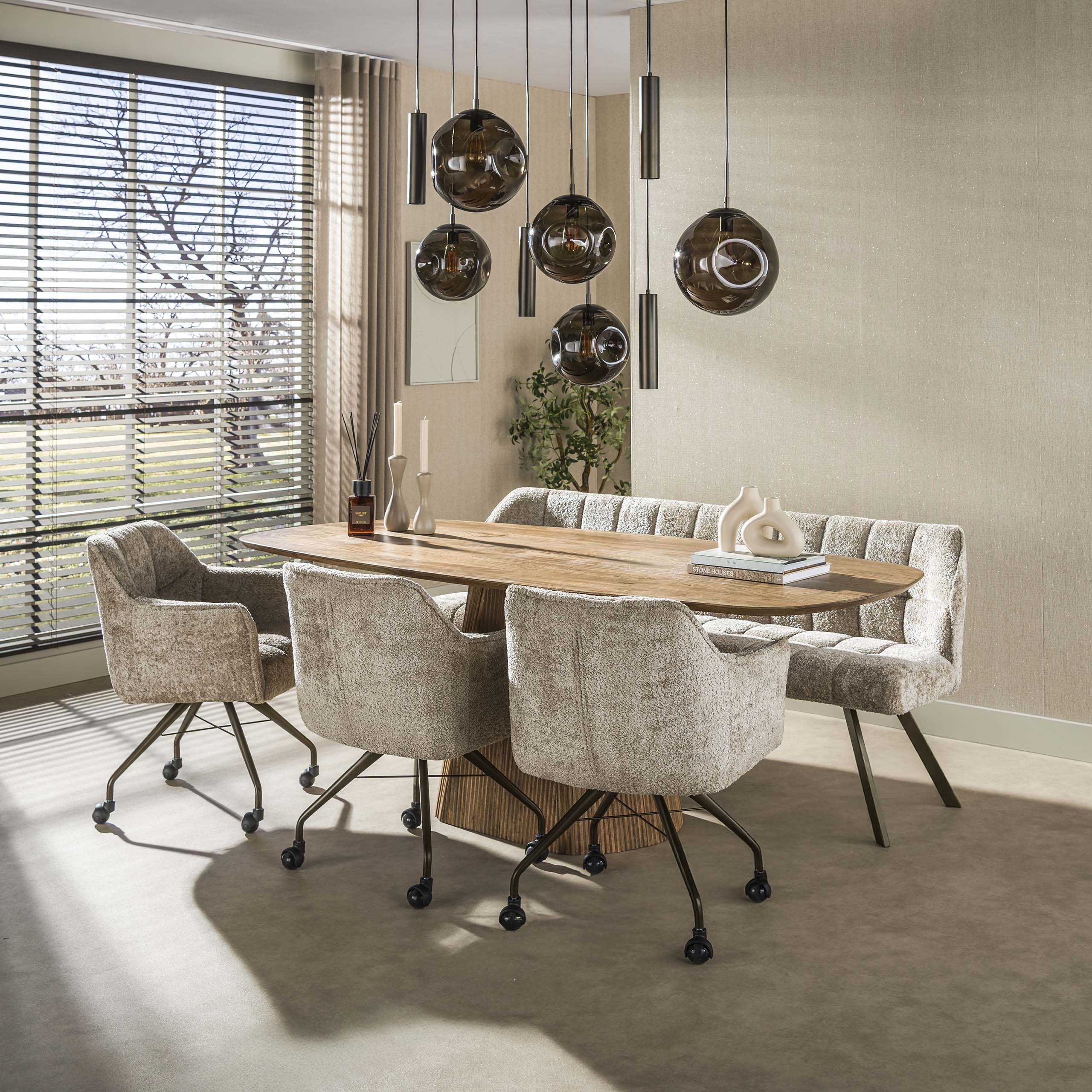 Eetkamerstoel Vantage - Beige - Savelle Stof - Met Wieltjes
