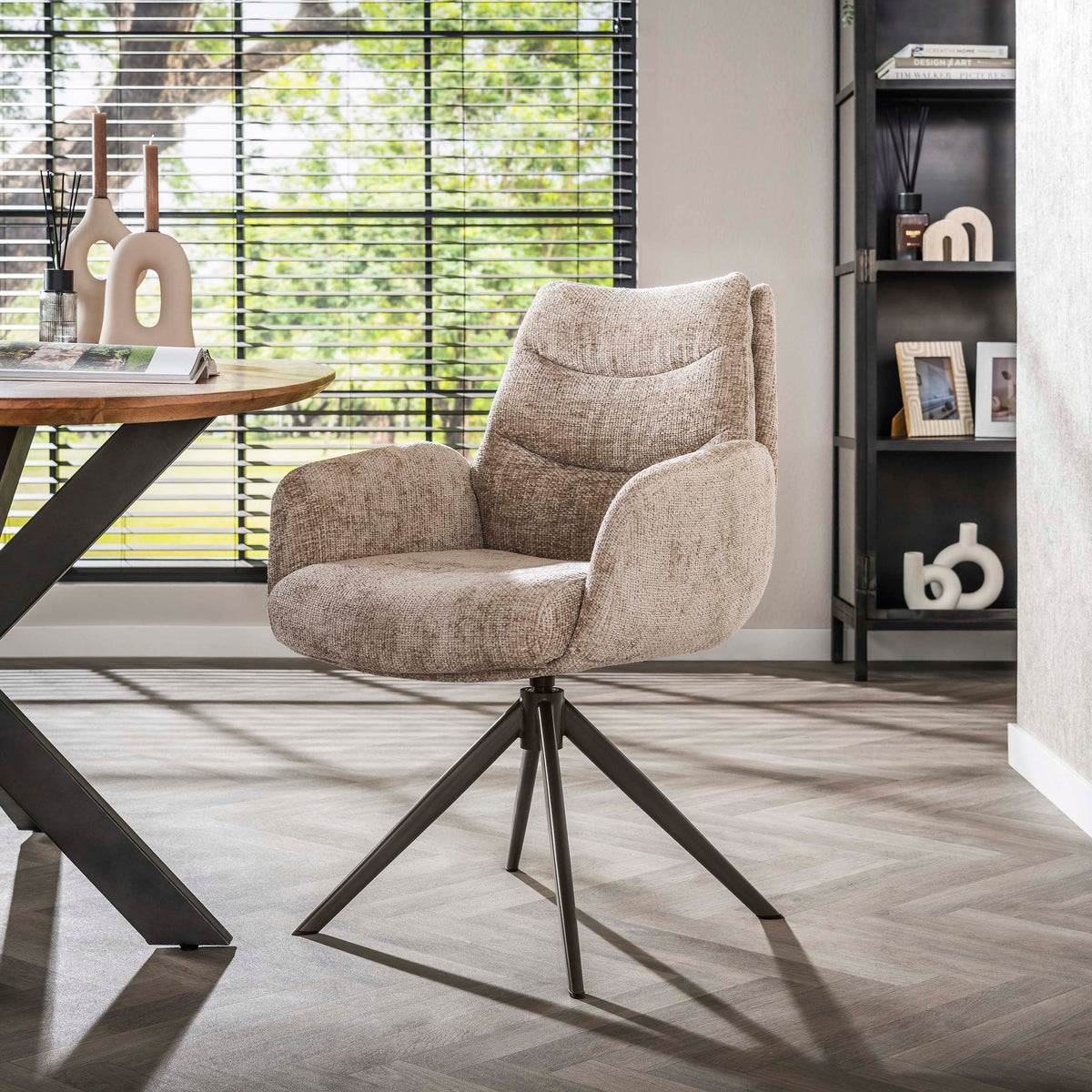 Eetkamerstoel Gusto - Beige - Renegade Stof - Draaibaar