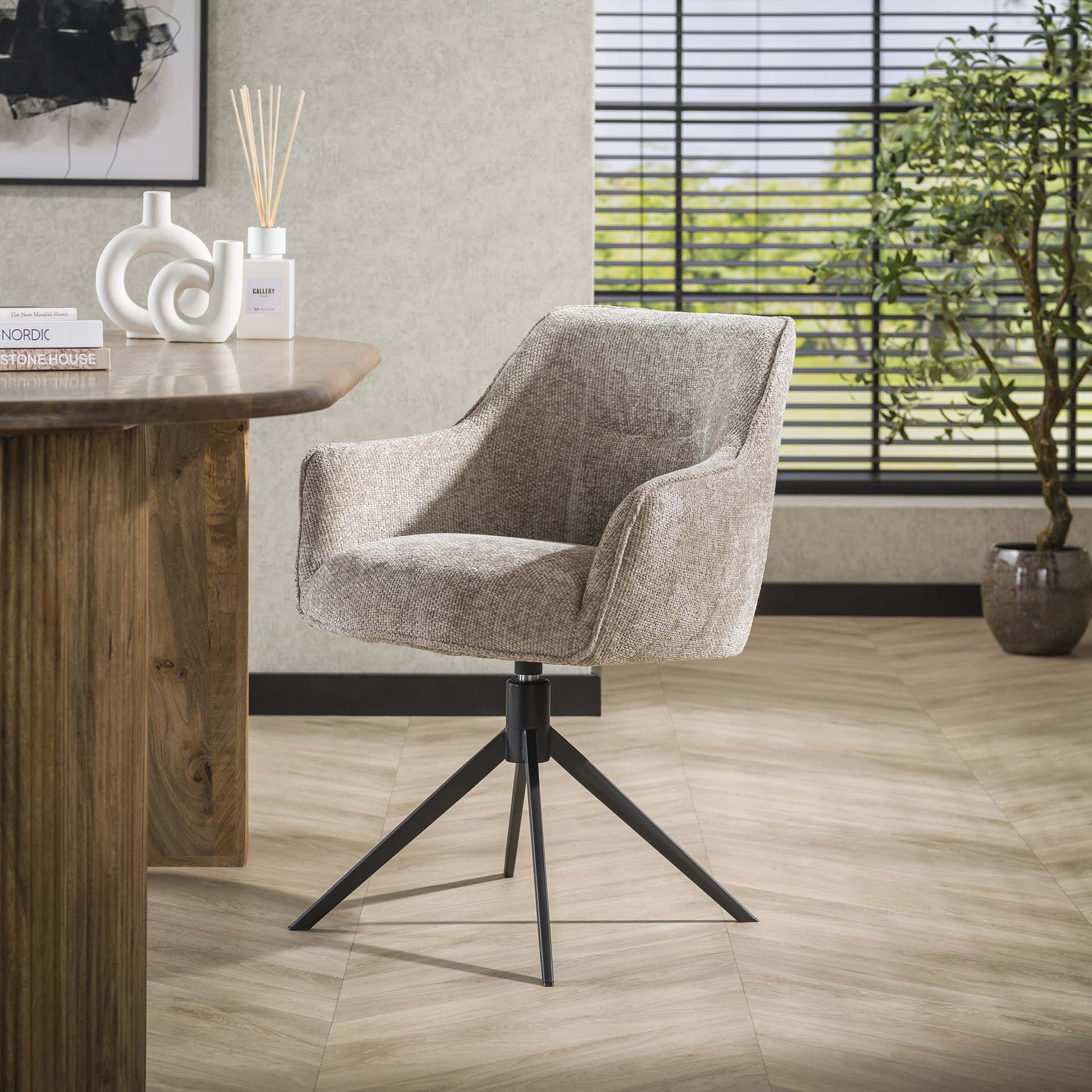 Eetkamerstoel Pure Beige Renegade Stof Draaibaar Meubelista LIfestyle