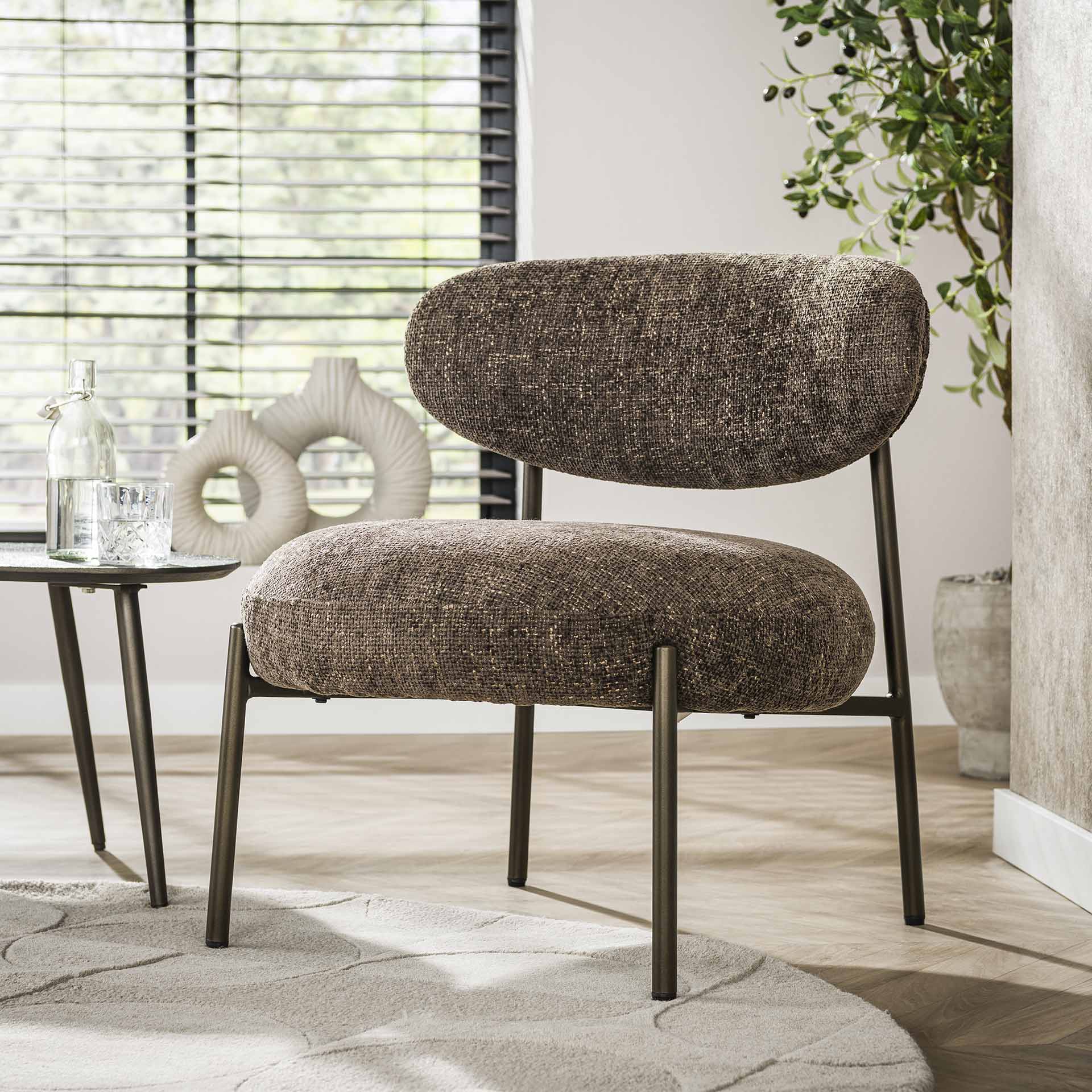 Fauteuil Eluni Bruin Renegade Stof Pocketvering Meubelista Sfeerfoto