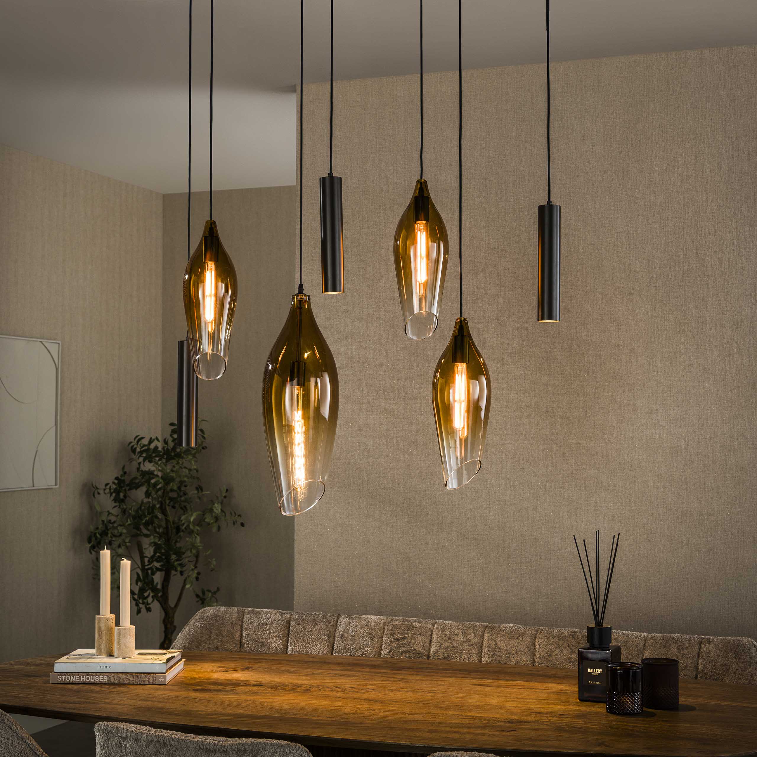 Hanglamp Alune 7-lichts Goud Glas Met Spots Sfeerfoto Donker Meubelista