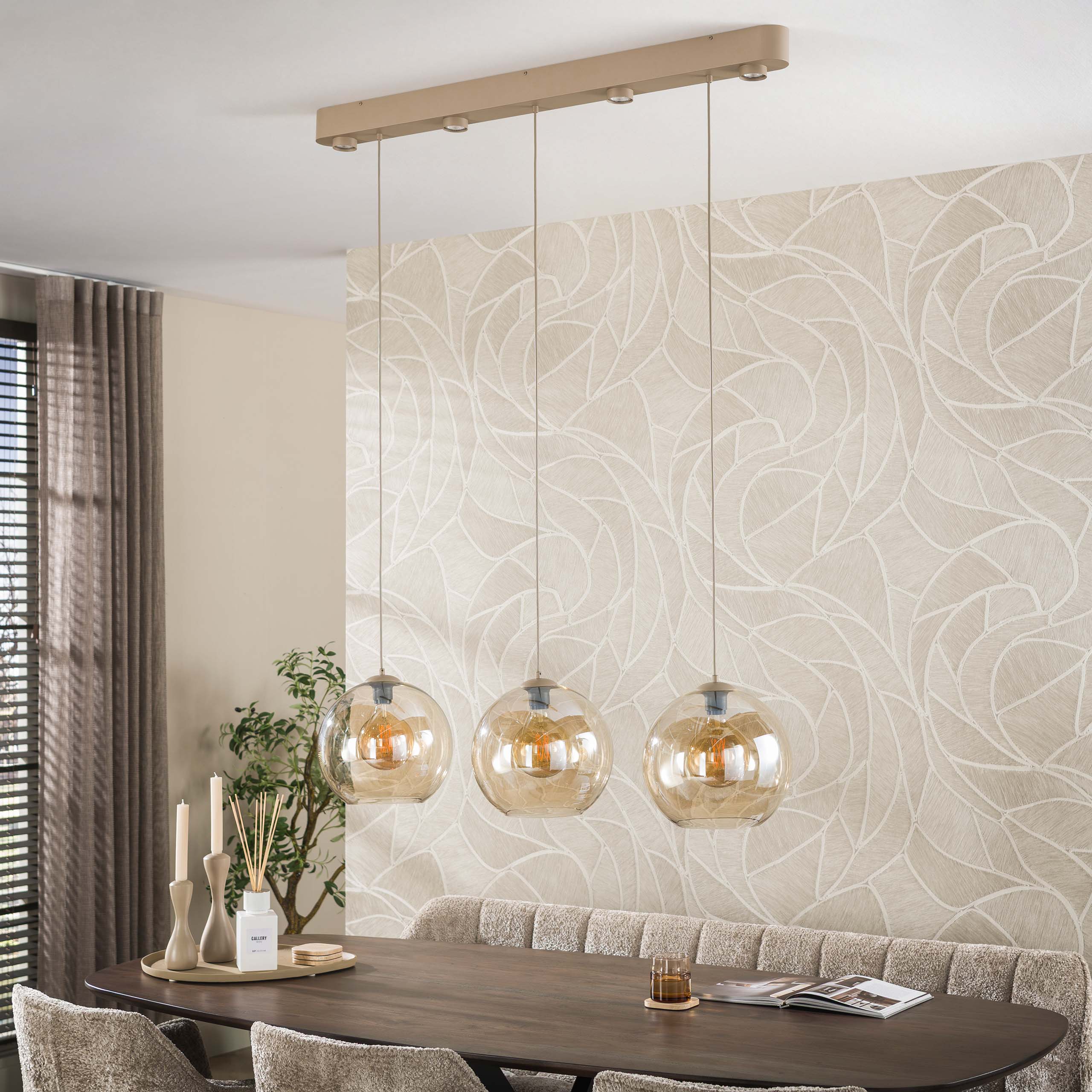 Hanglamp Eloa 3-lichts Beige Amberglas Met Spots Meubelista Sfeerfoto Licht