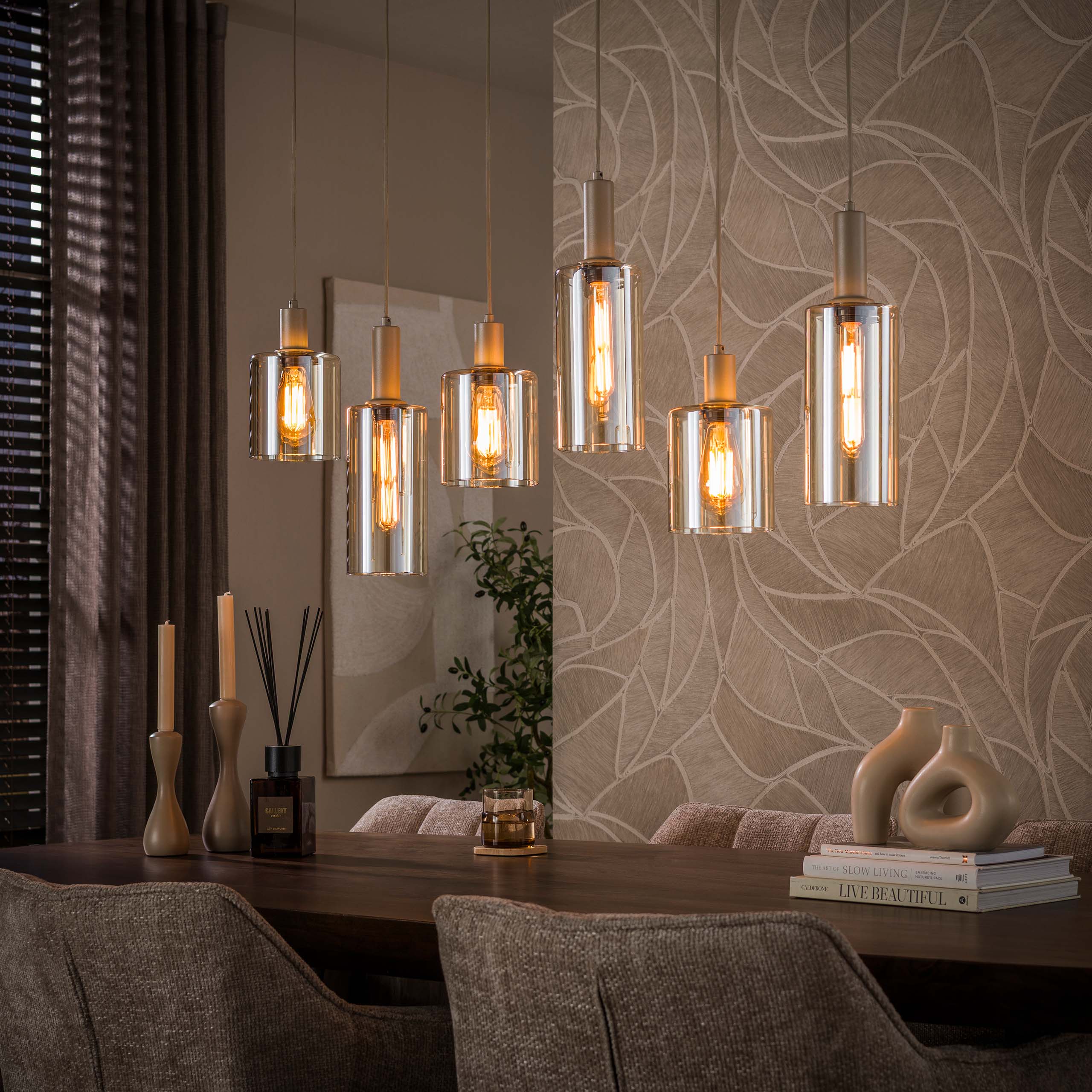 Hanglamp Lucaro 6-lichts Beige Amberglas Sfeerfoto Donker Meubelista