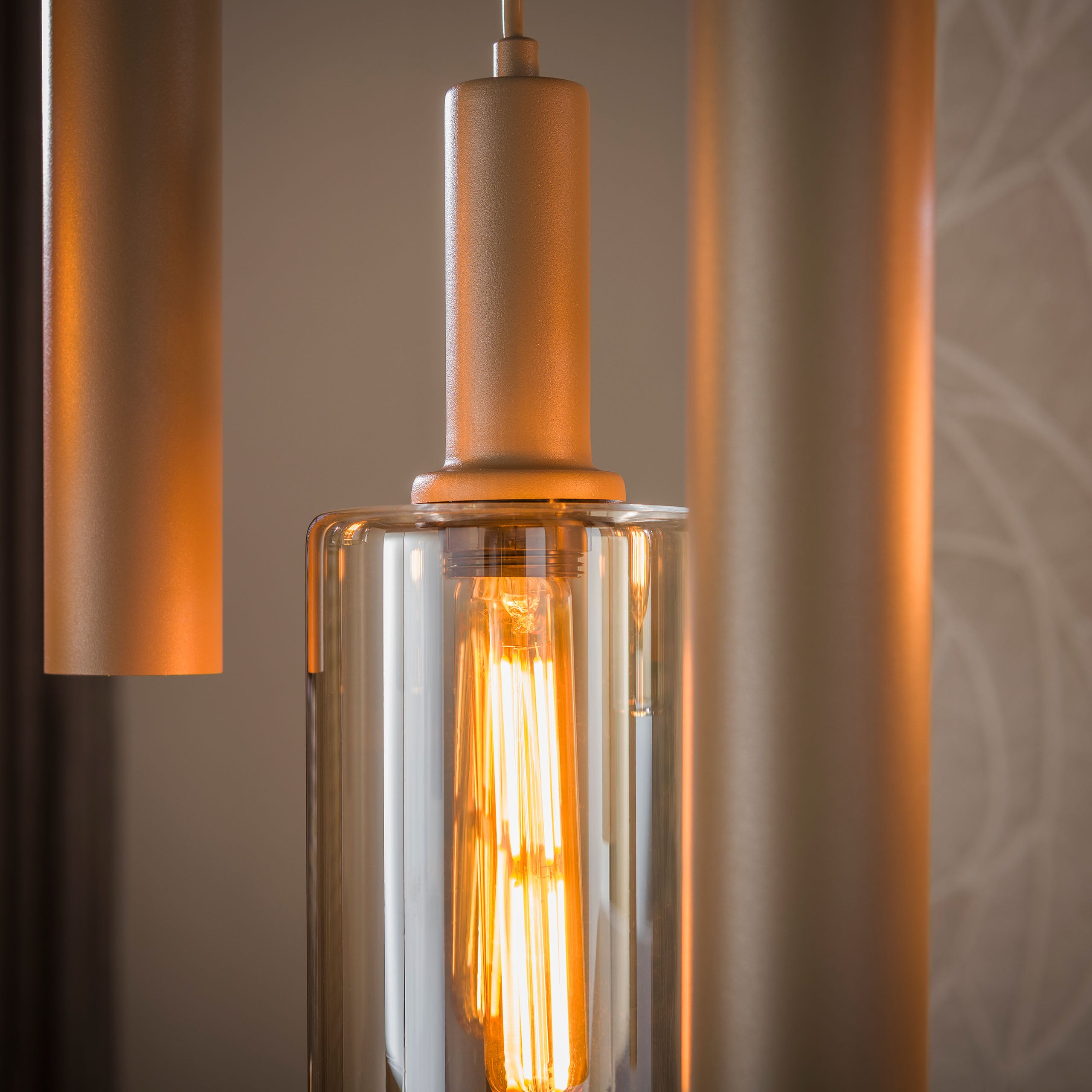 Hanglamp Lucaro 9-lichts Beige Amberglas Met Spots Detailfoto Donker Meubelista