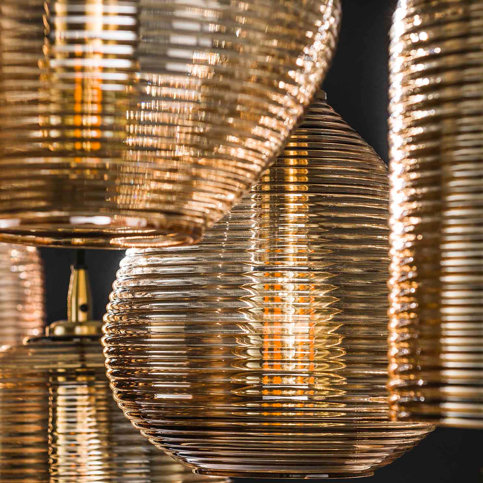 Hanglamp Norelle 5-lichts Amberkleurig Glas Meubelista Detailfoto