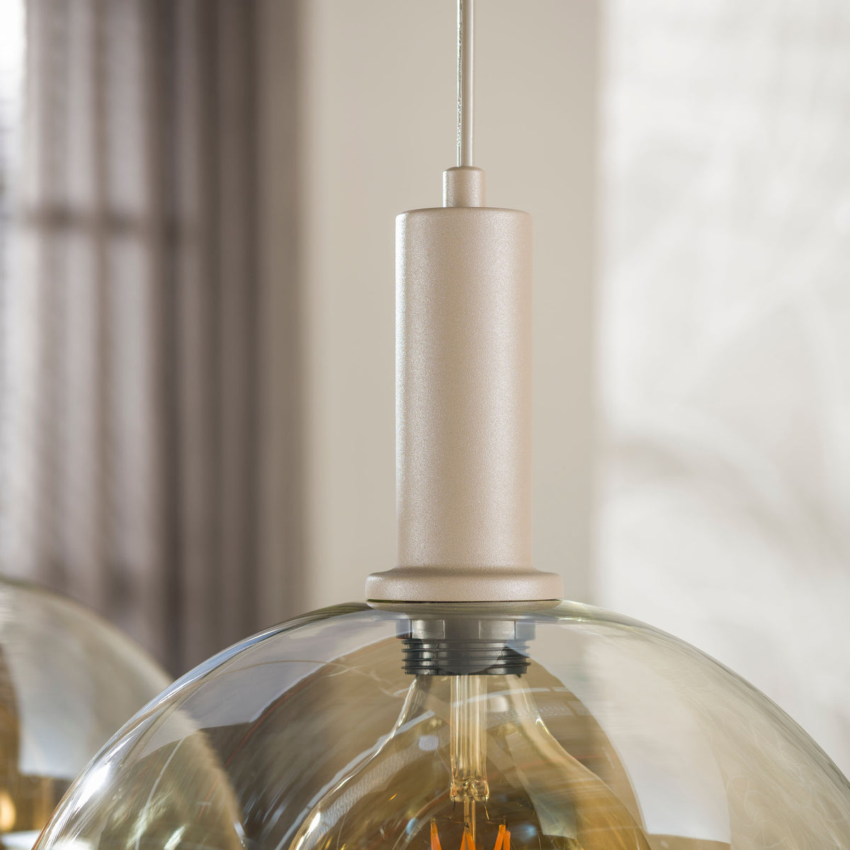 Hanglamp Sira 3-lichts Beige Amberglas Meubelista Detailfoto