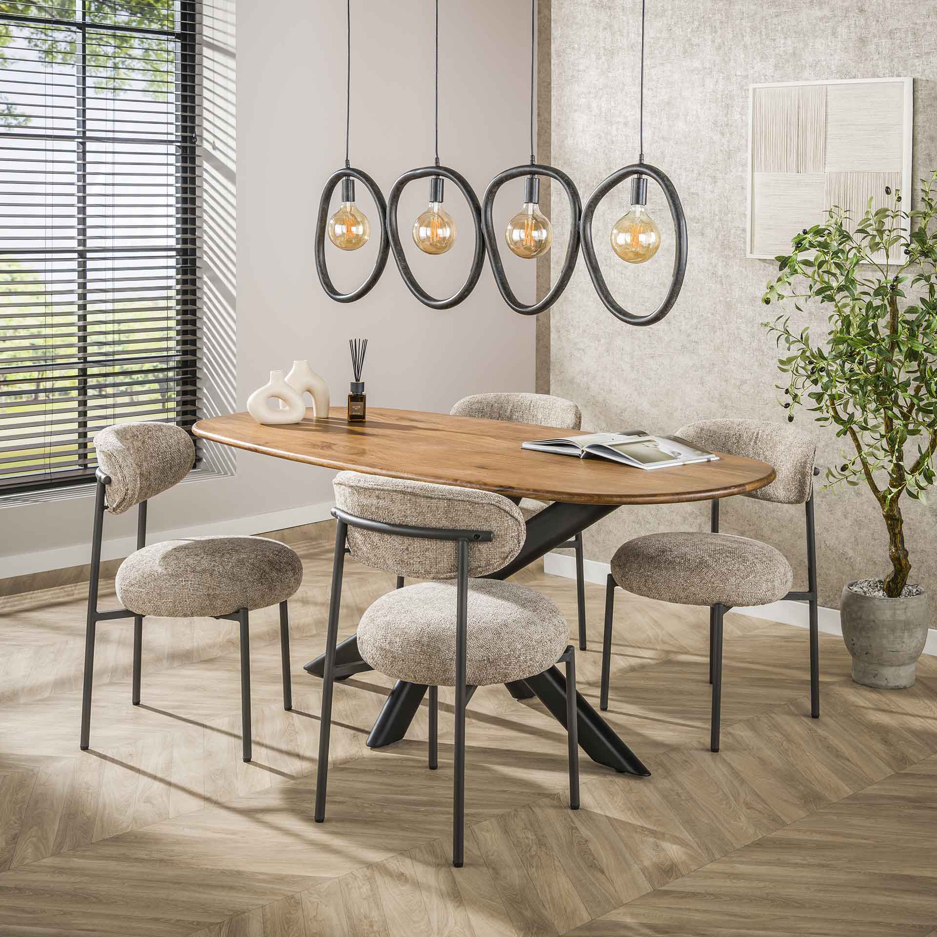 Hanglamp Winnie 4-lichts Antraciet Metaal Meubelista Aan Tafel