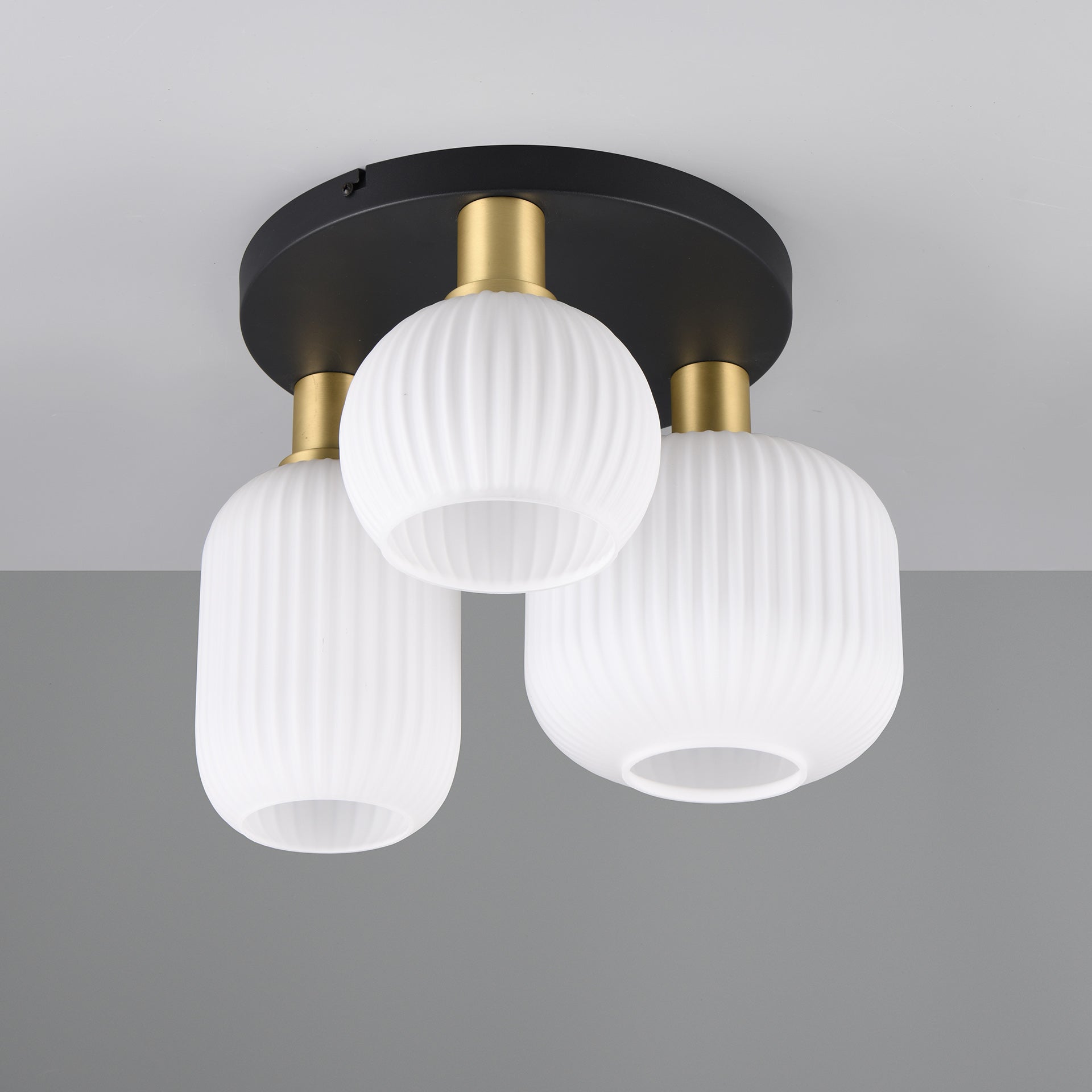 Plafondlamp Elyvo 3-lichts Wit Glas Meubelista Sfeerfoto Donker