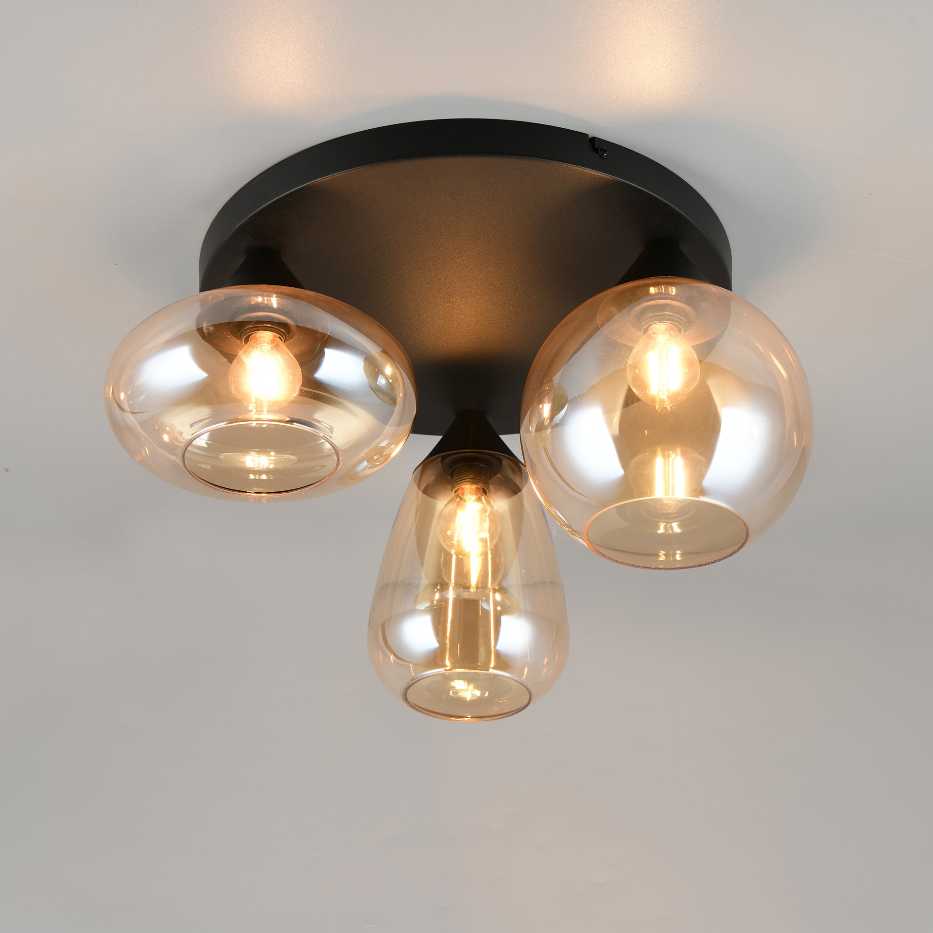 Plafondlamp Lunor 3-lichts Amberkleurig Glas Meubelista Sfeerfoto Licht