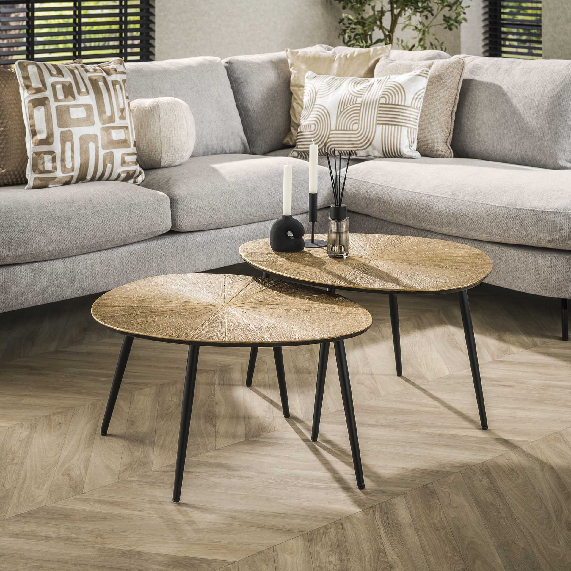 Salontafel Lumira Organisch Goud Metaal Set van 2 Meubelista Sfeerfoto