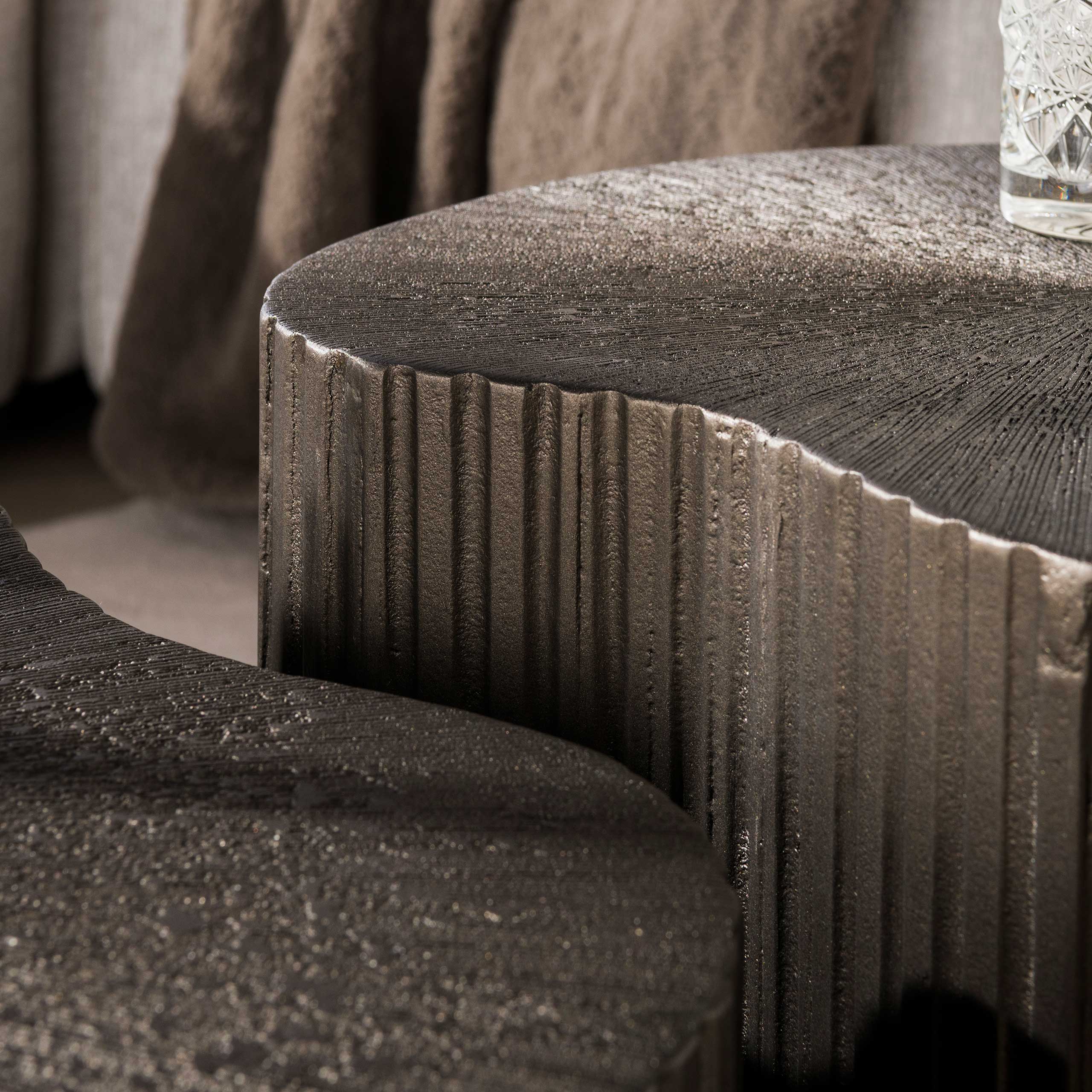 Salontafel Noiré Japandi Organisch Liquid Metal Set van 2 Detailfoto Meubelista
