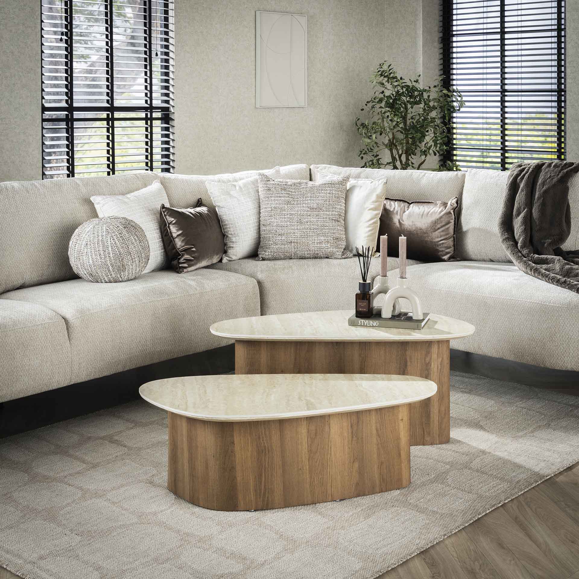 Salontafel Trivana Organisch Keramisch Travertijn Set van 2 Meubelista Sfeerfoto