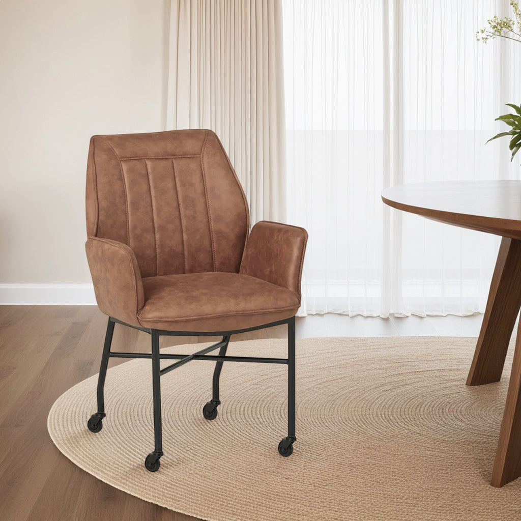 eetkamerstoel tarello cognac microleder met wieltjes op wielen verrijdbaar meubelista lifestyle