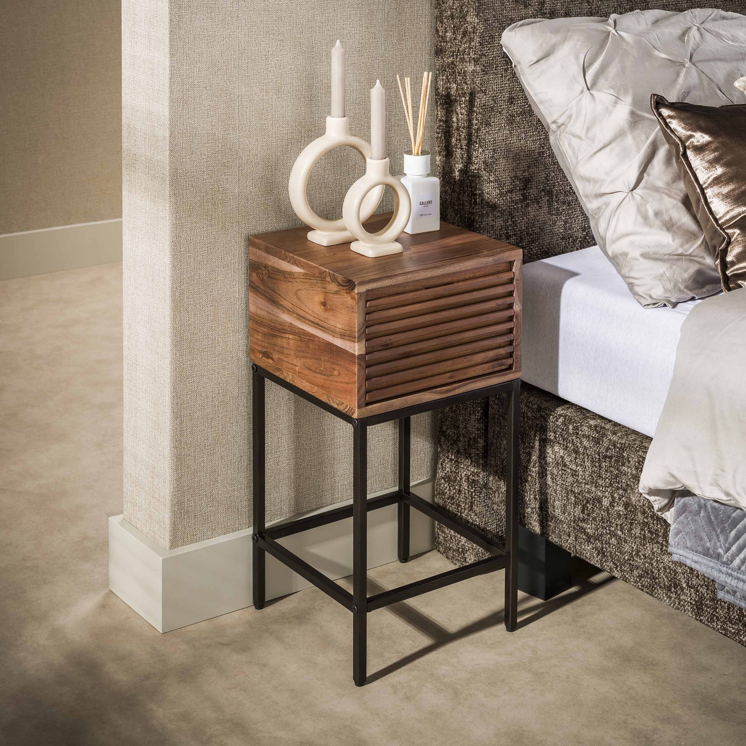 Smal Nachtkastje Torvik - Acaciahout - Staand