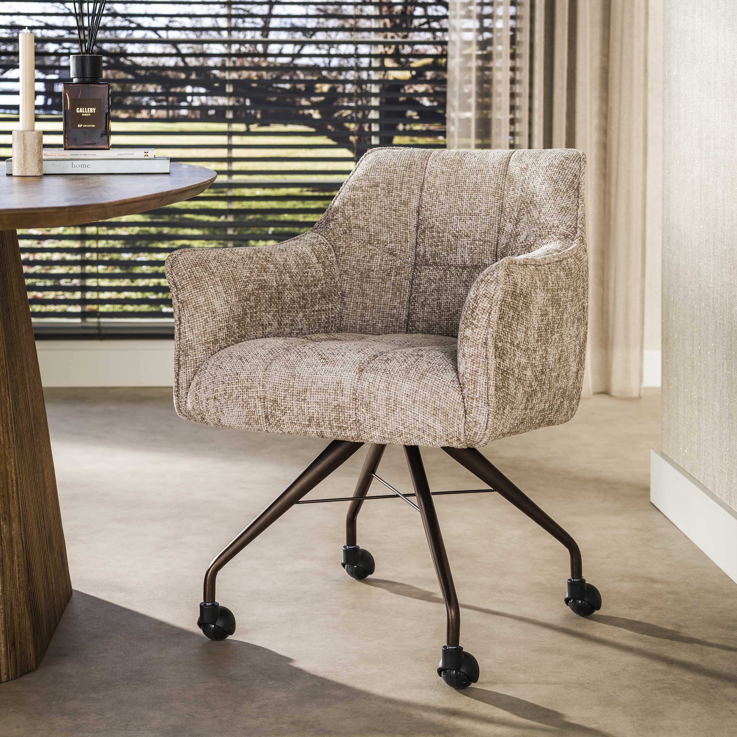 Eetkamerstoel Vantage - Beige - Renegade Stof - Met Wieltjes