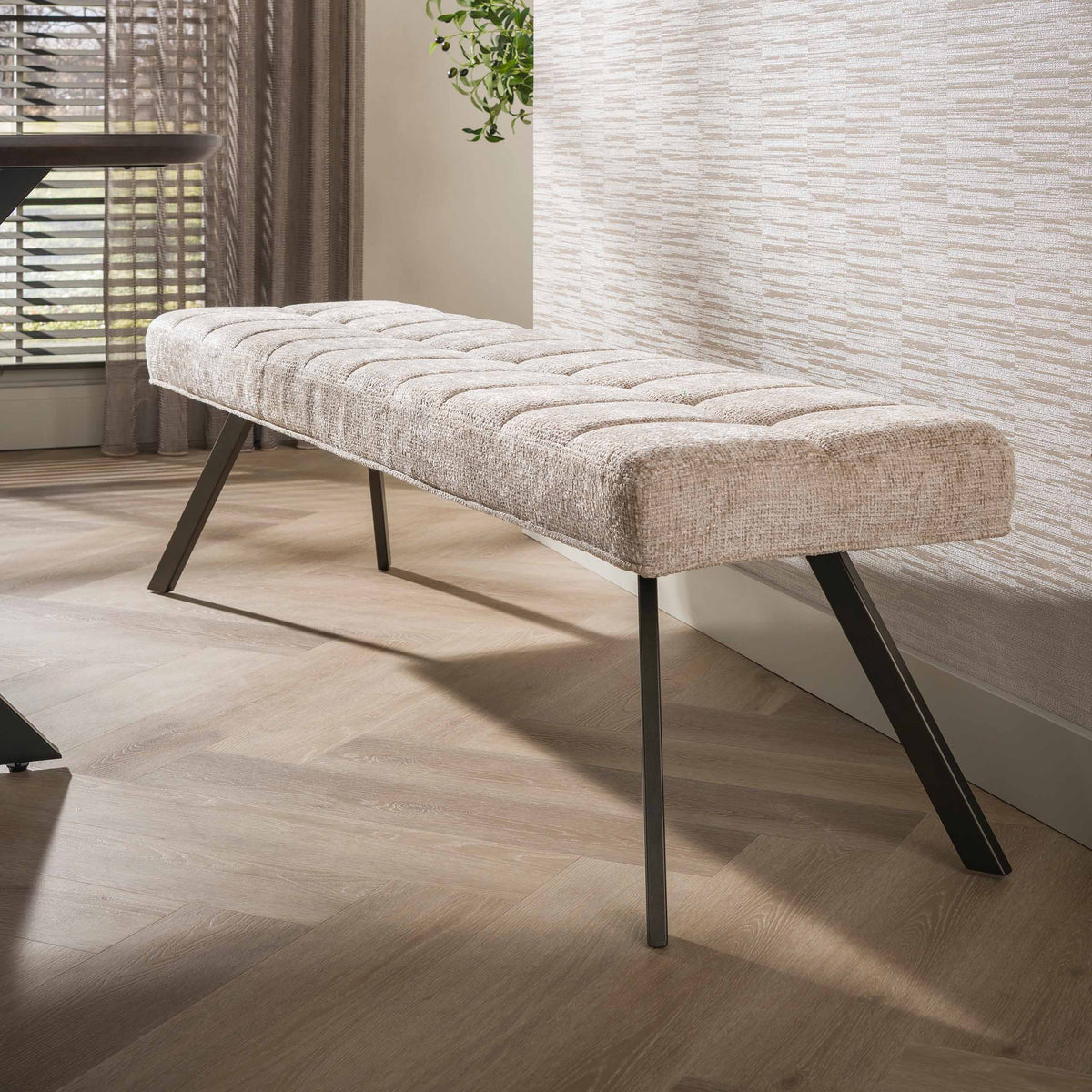 Eetkamerbank Tavira Beige Hoven Stof 180 cm sfeerfoto Meubelista