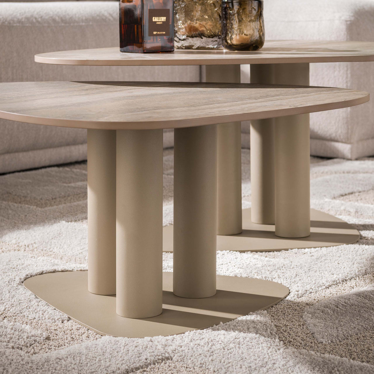 Salontafel Calune Driehoekig Beige 3D Travertinlook Set van 2 aanzicht 4 Meubelista