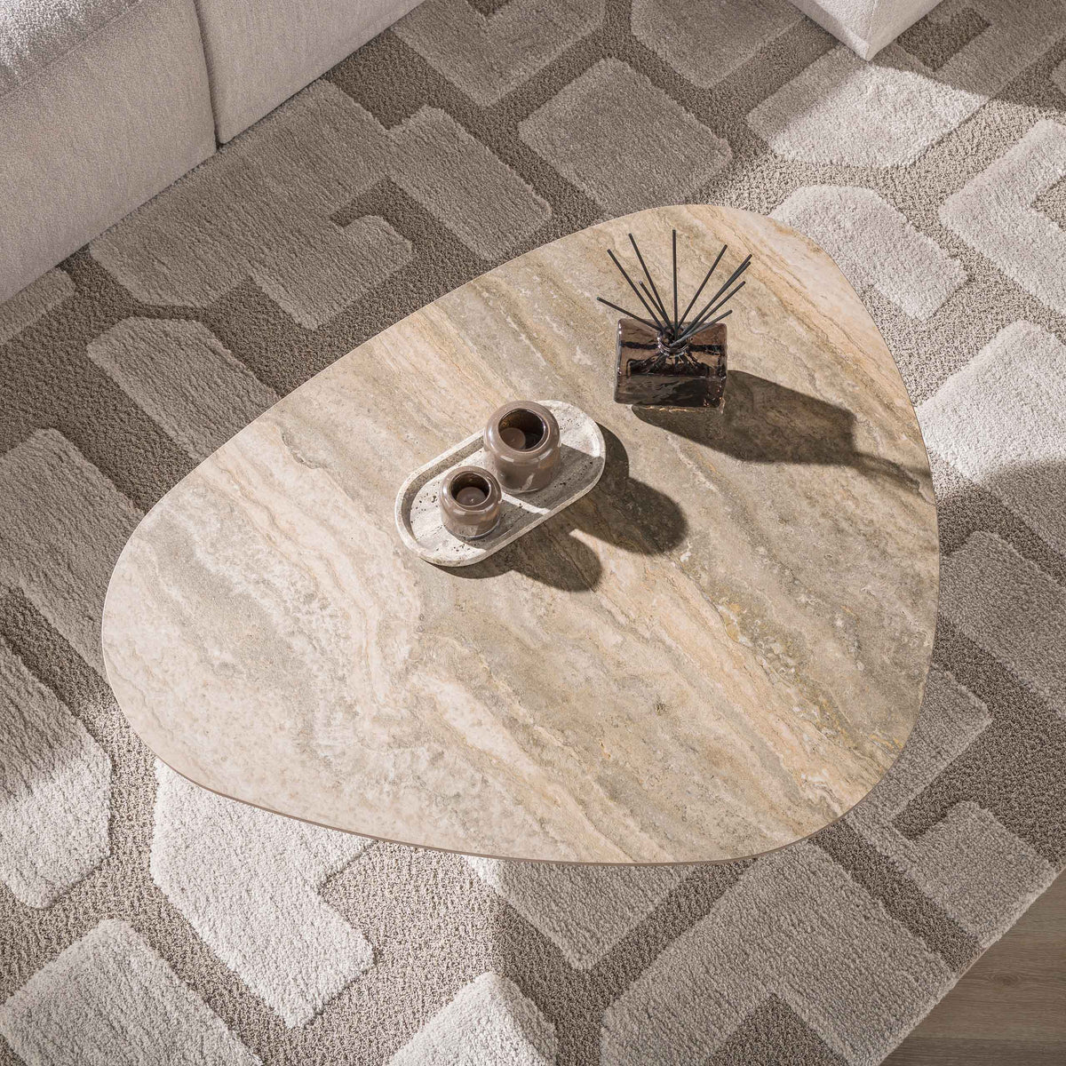 Salontafel Olivane Driehoekig Beige 3D Travertinlook 115 cm aanzicht 2 Meubelista