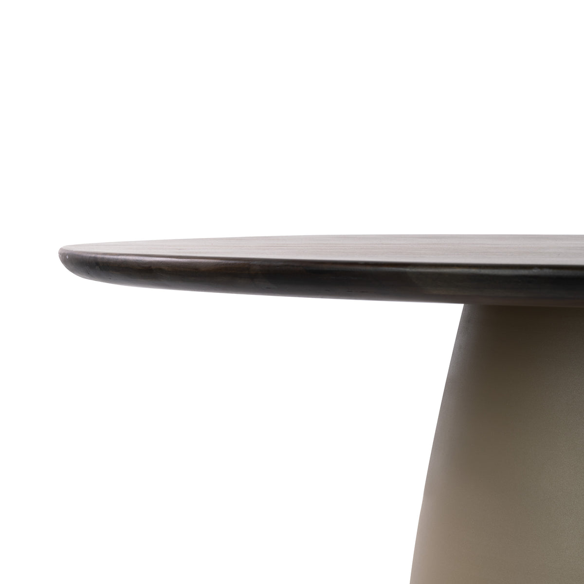 Eettafel Norell van Meubelista in beige: detail van de afgeronde bladrand.