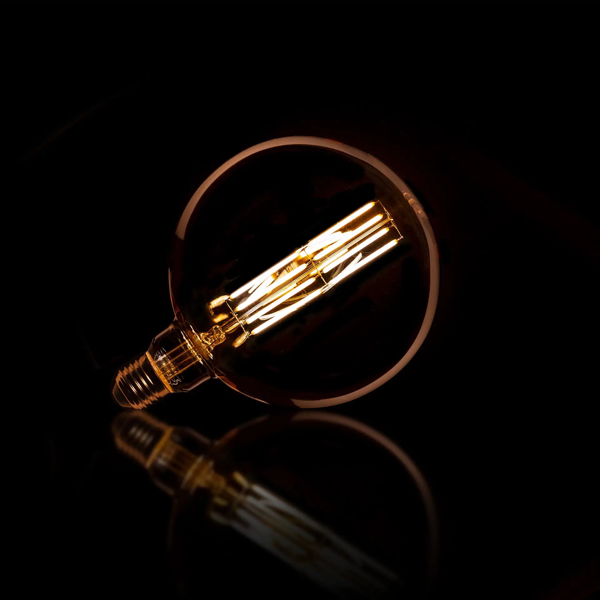 Lichtbron LED [G150] - Bol Ø15 - E27 12W 2100K 800LM - Dimbaar - Amberkleurig Glas