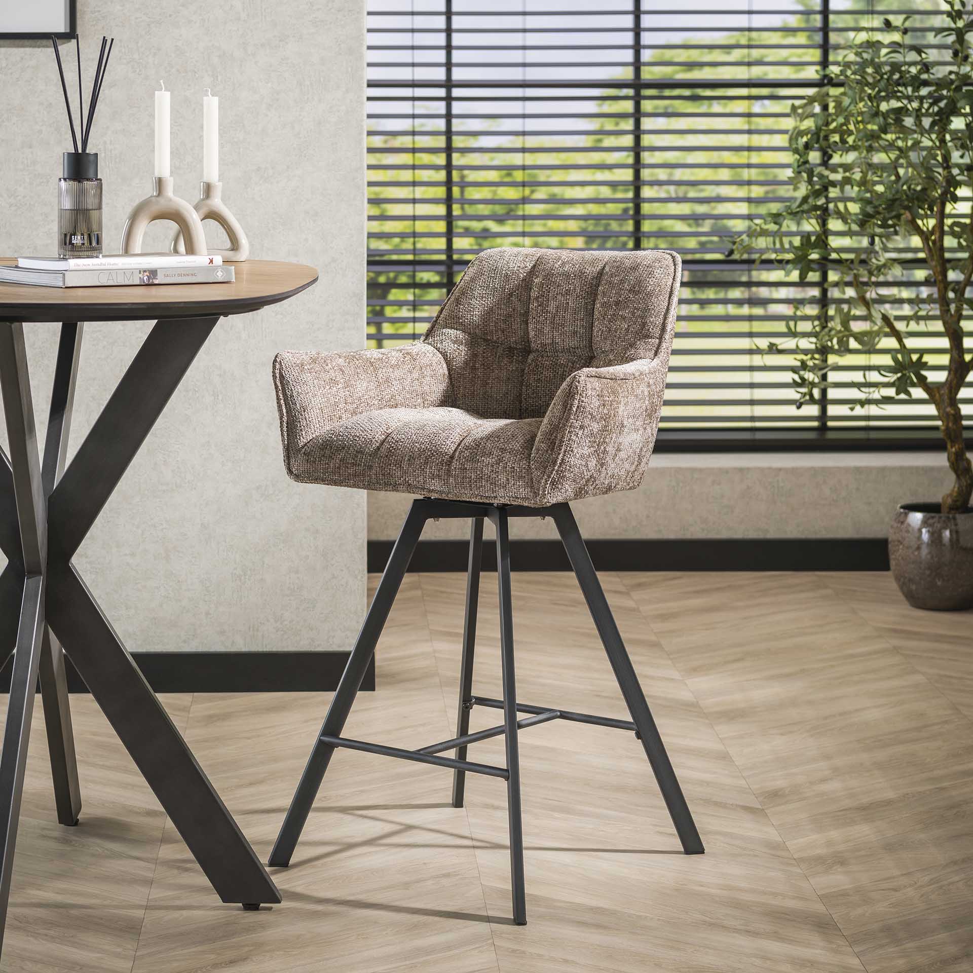 Barstoel Vantage Champagne Renegade Stof Draaibaar Meubelista Lifestyle
