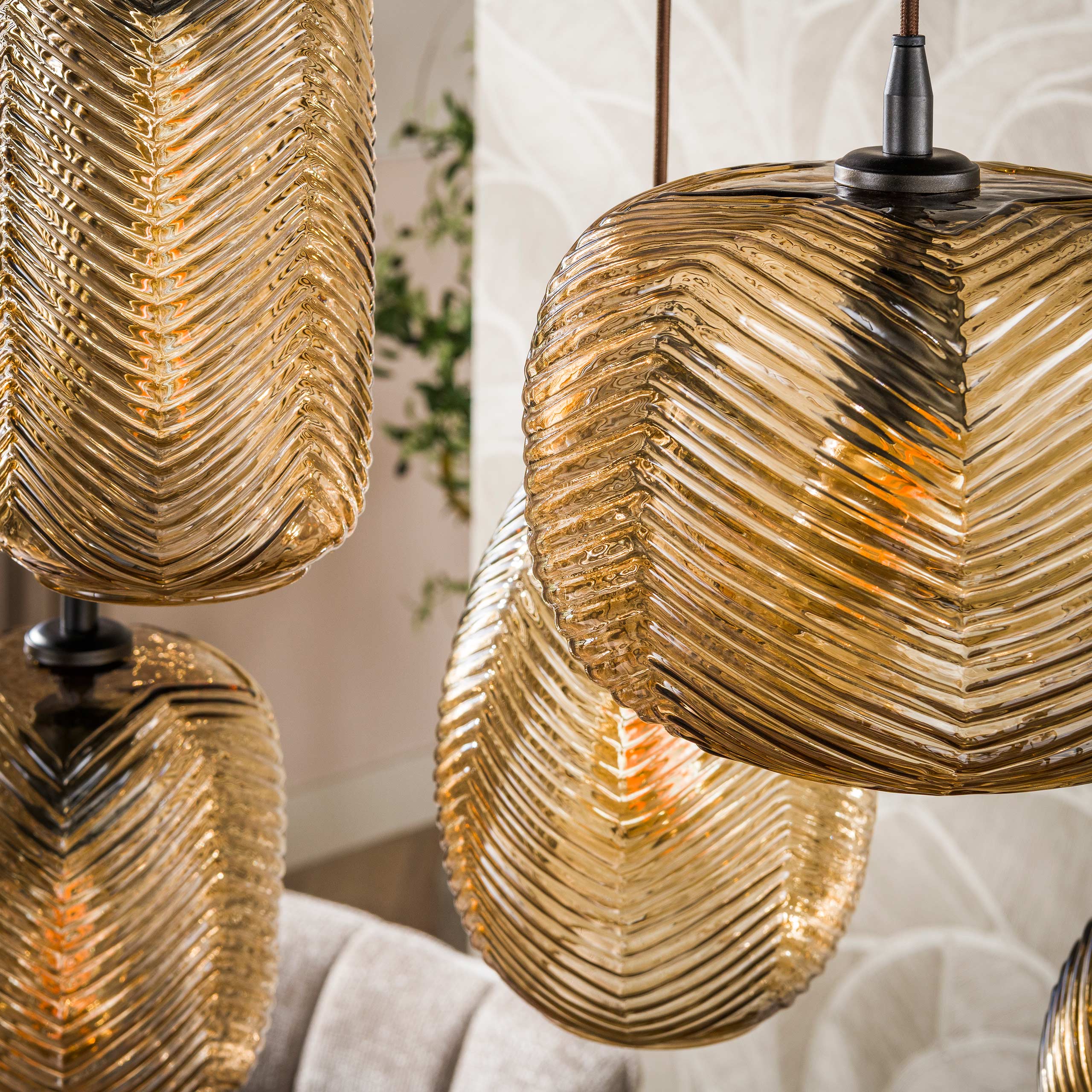 Hanglamp Eluma 7-lichts Amberkleurig Glas Meubelista Detailfoto Licht