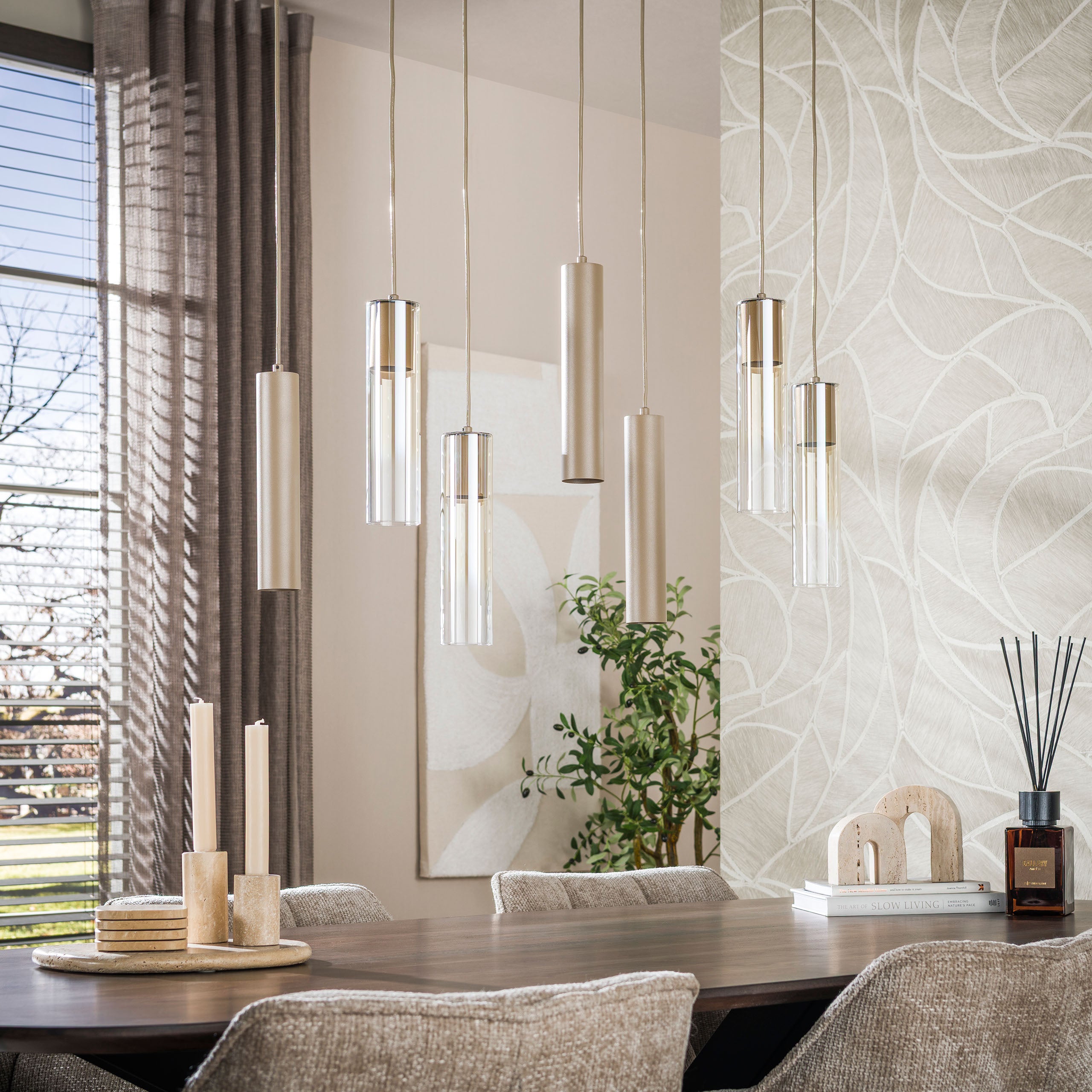 Hanglamp Isola 7-lichts Beige Met Spots Meubelista Sfeerfoto Licht