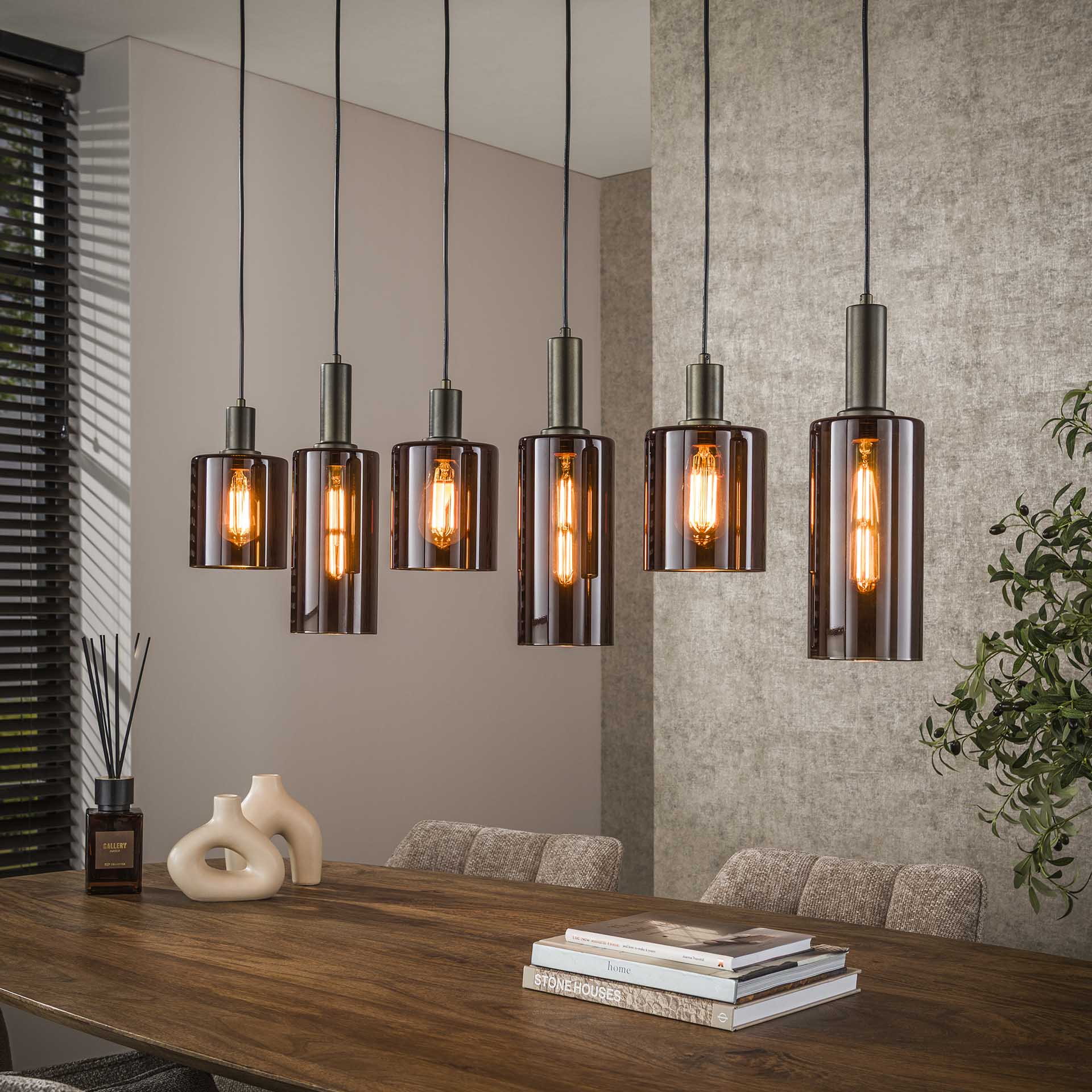 Hanglamp Lucaro 6-lichts Brons Glas Meubelista Sfeerfoto Donker Recht