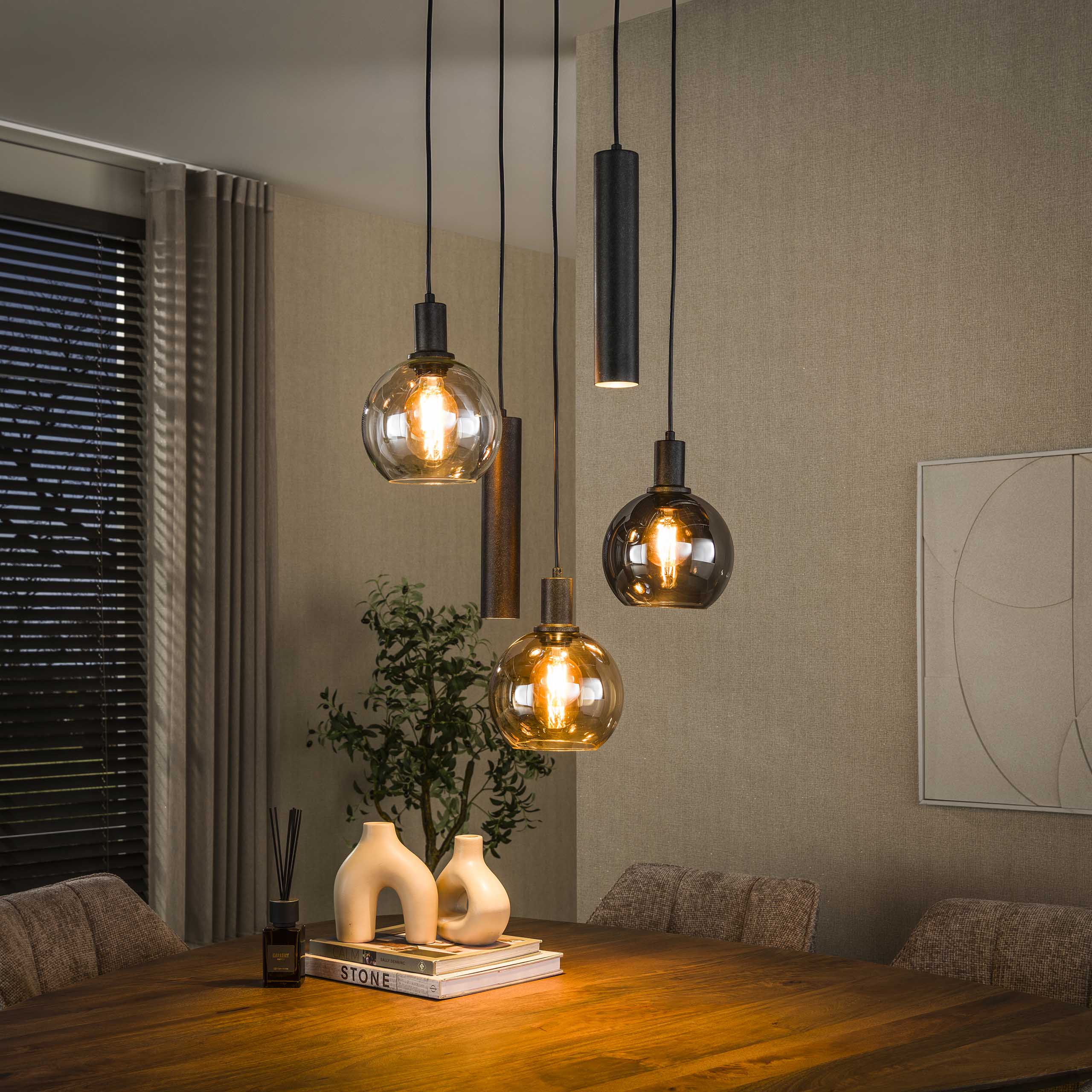 Hanglamp Luneo 5-lichts Amber Mix Glas Getrapt Meubelista Sfeerfoto Donker