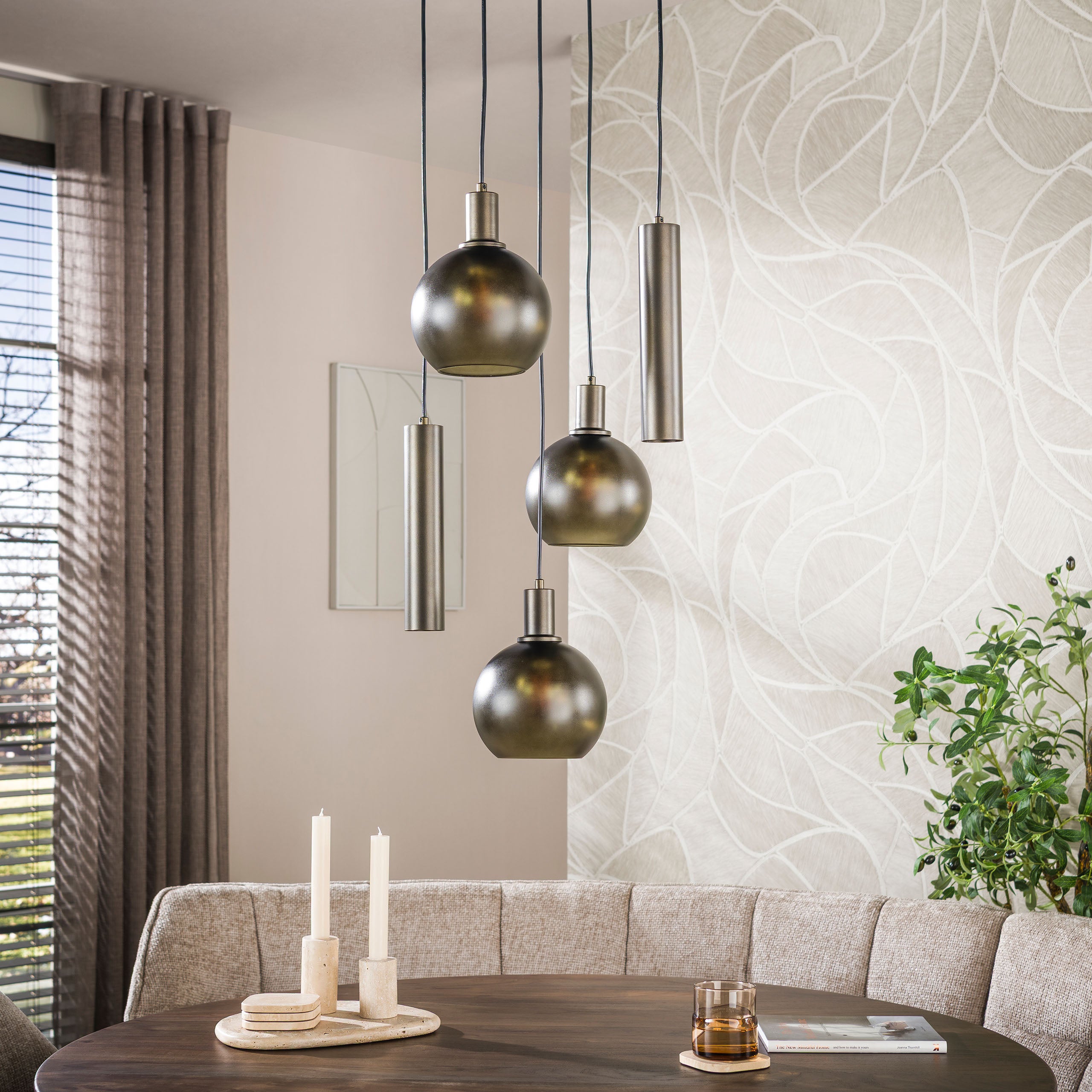 Hanglamp Luneo 5-lichts Brons Matglas Getrapt Met Spots Meubelista Sfeerfoto Licht