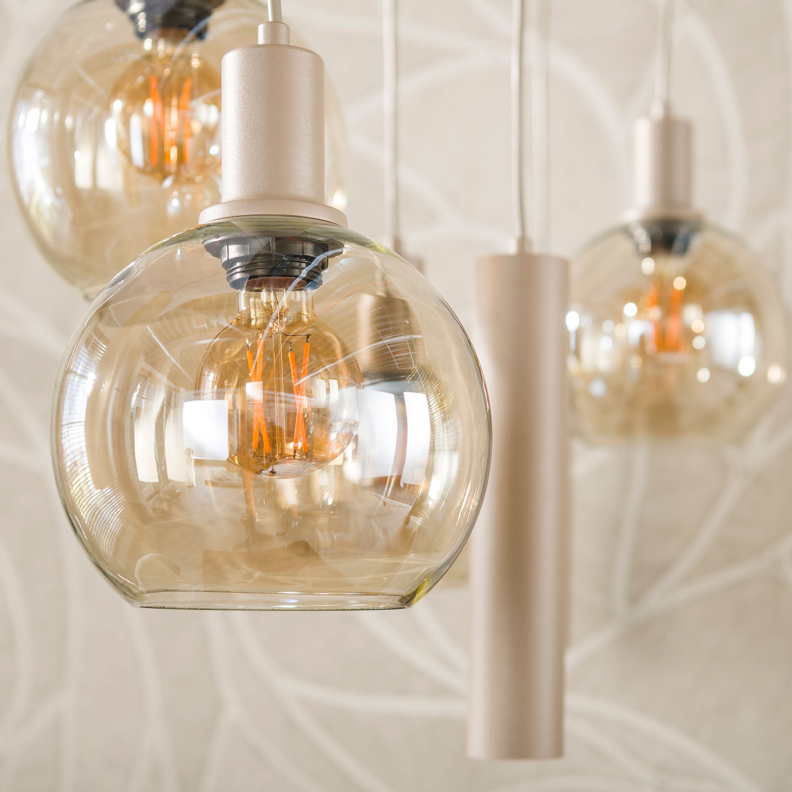 Hanglamp Luneo 7-lichts Beige Amberlas Met Spots Meubelista Detailfoto Licht