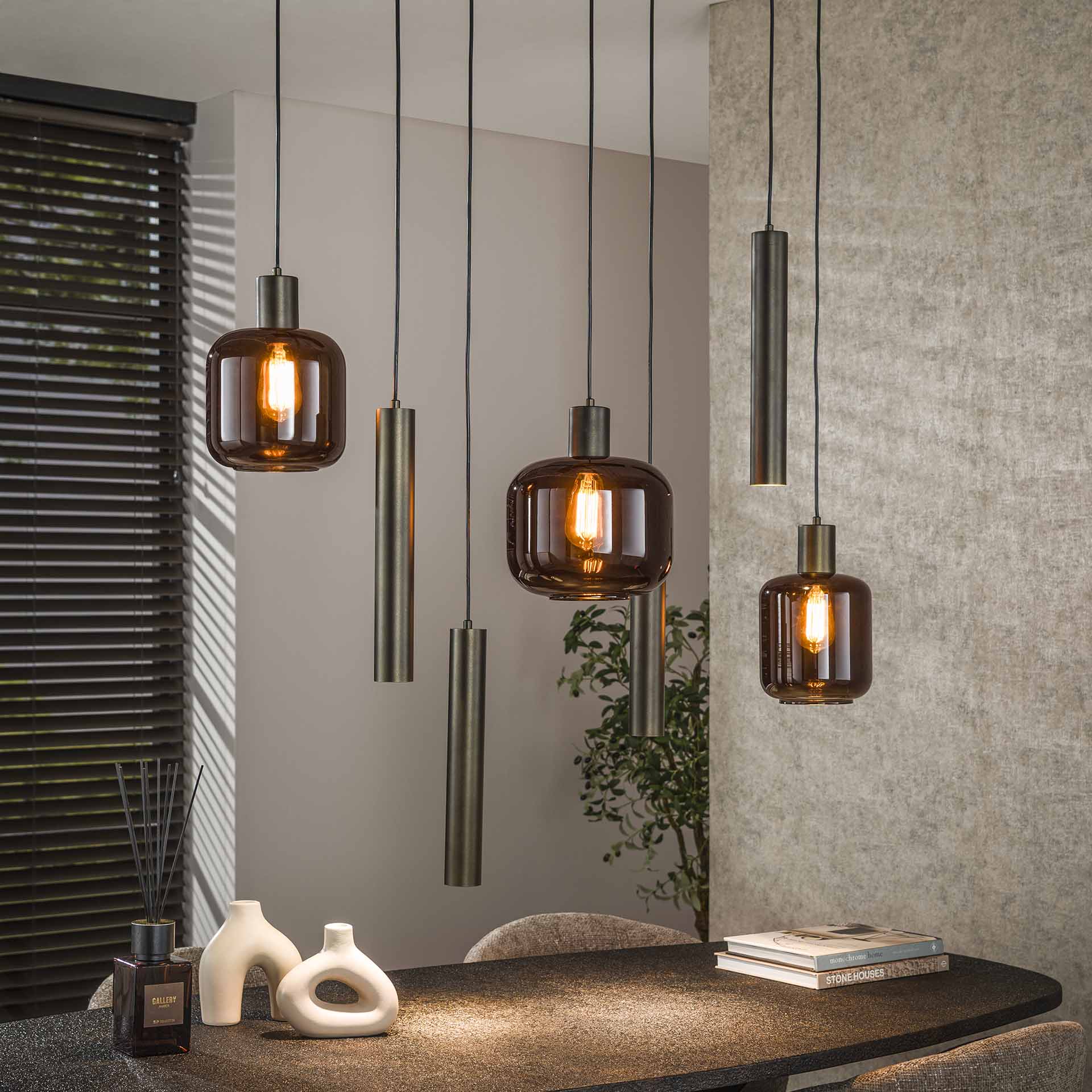 Hanglamp Selaro 7-lichts Brons Glas Metaal Meubelista Sfeerfoto Donker