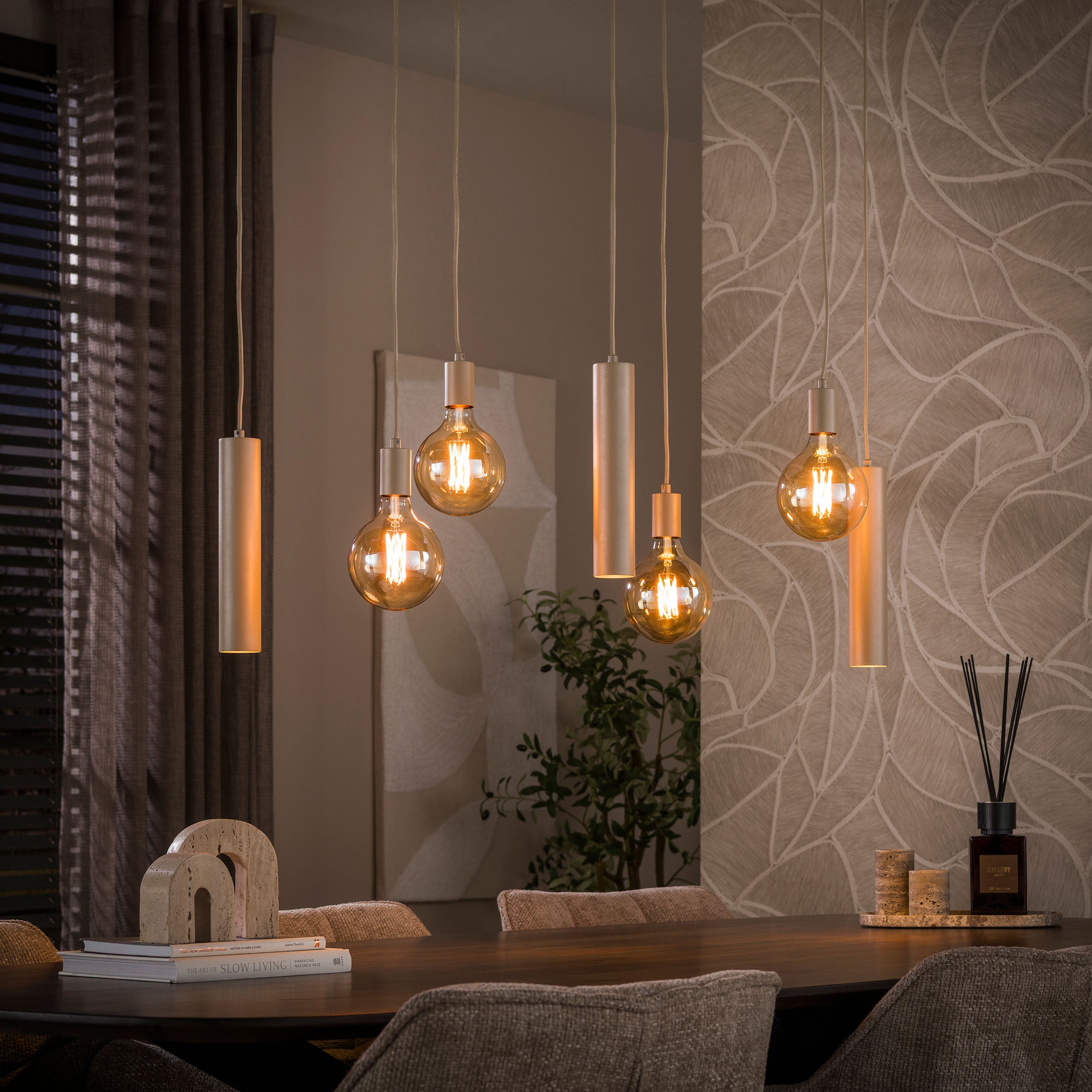 Hanglamp Soley 7-lichts Beige Amberglas Met Spots Meubelista Sfeerfoto Donker