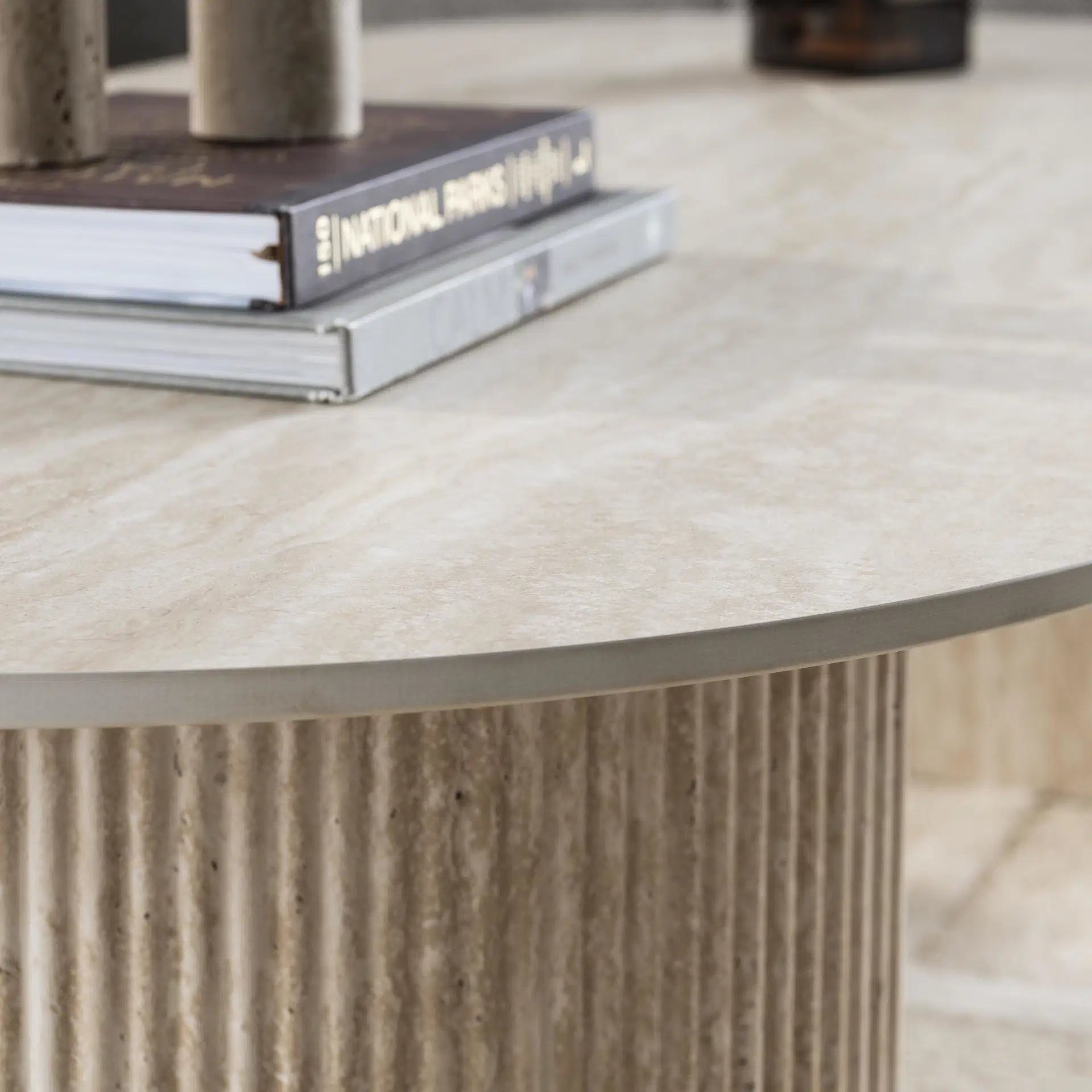 Salontafel Lunara Deens Ovaal Keramisch Travertin Meubelista Detailfoto Tafelblad