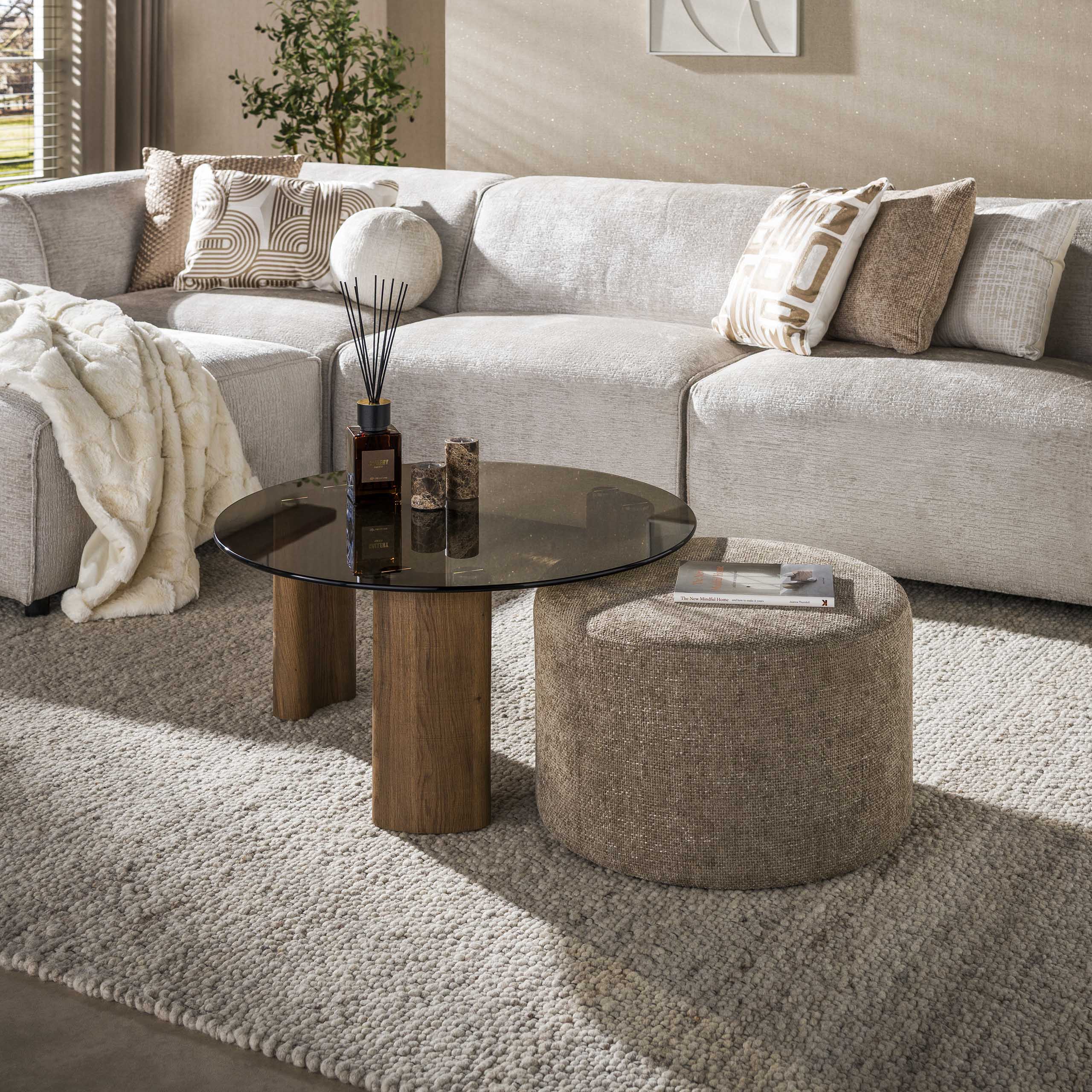 Salontafel Pooh Rond Brons Glas Set van 2 Met Poef Meubelista Sfeerfoto