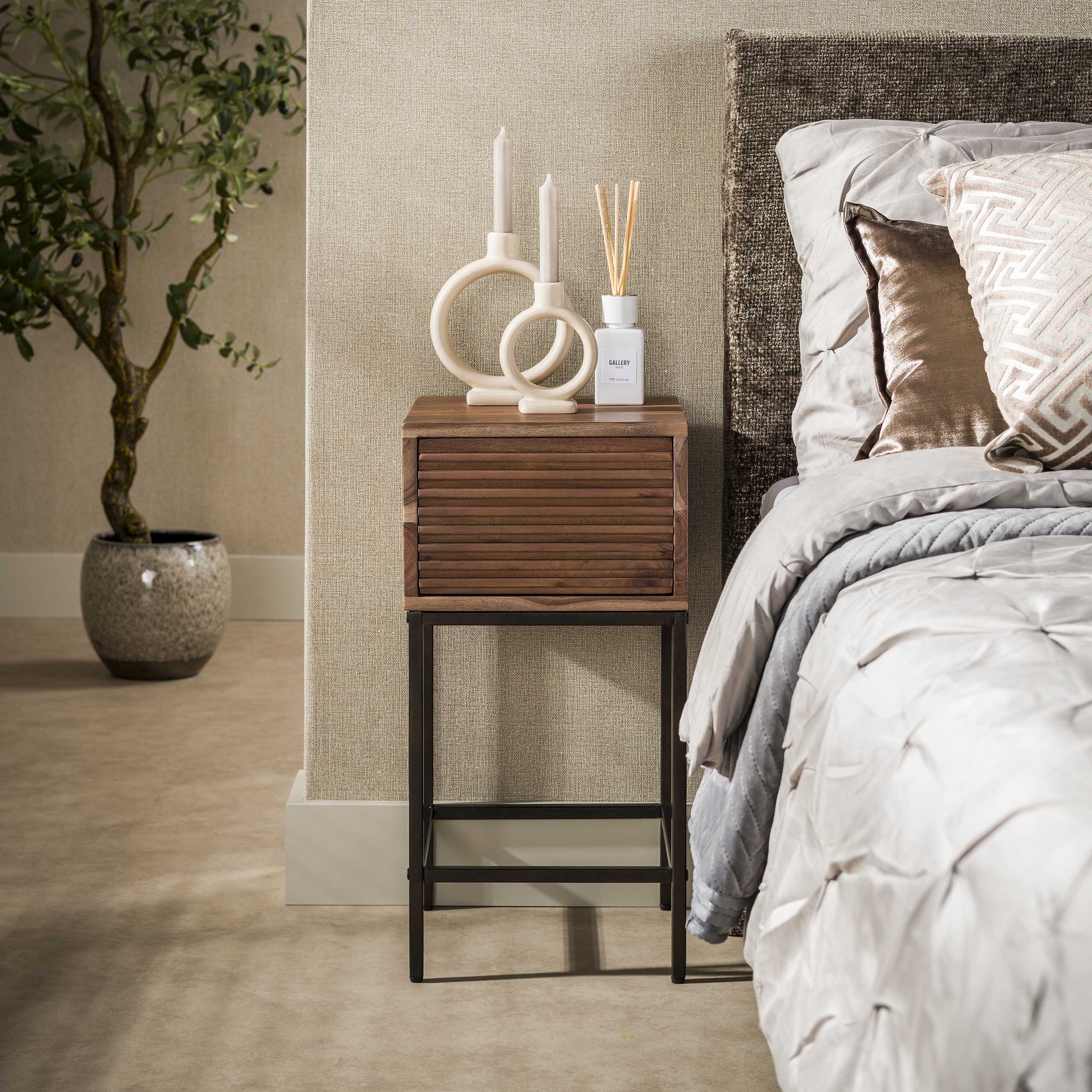 Smal Nachtkastje Torvik Brons Staand Meubelista