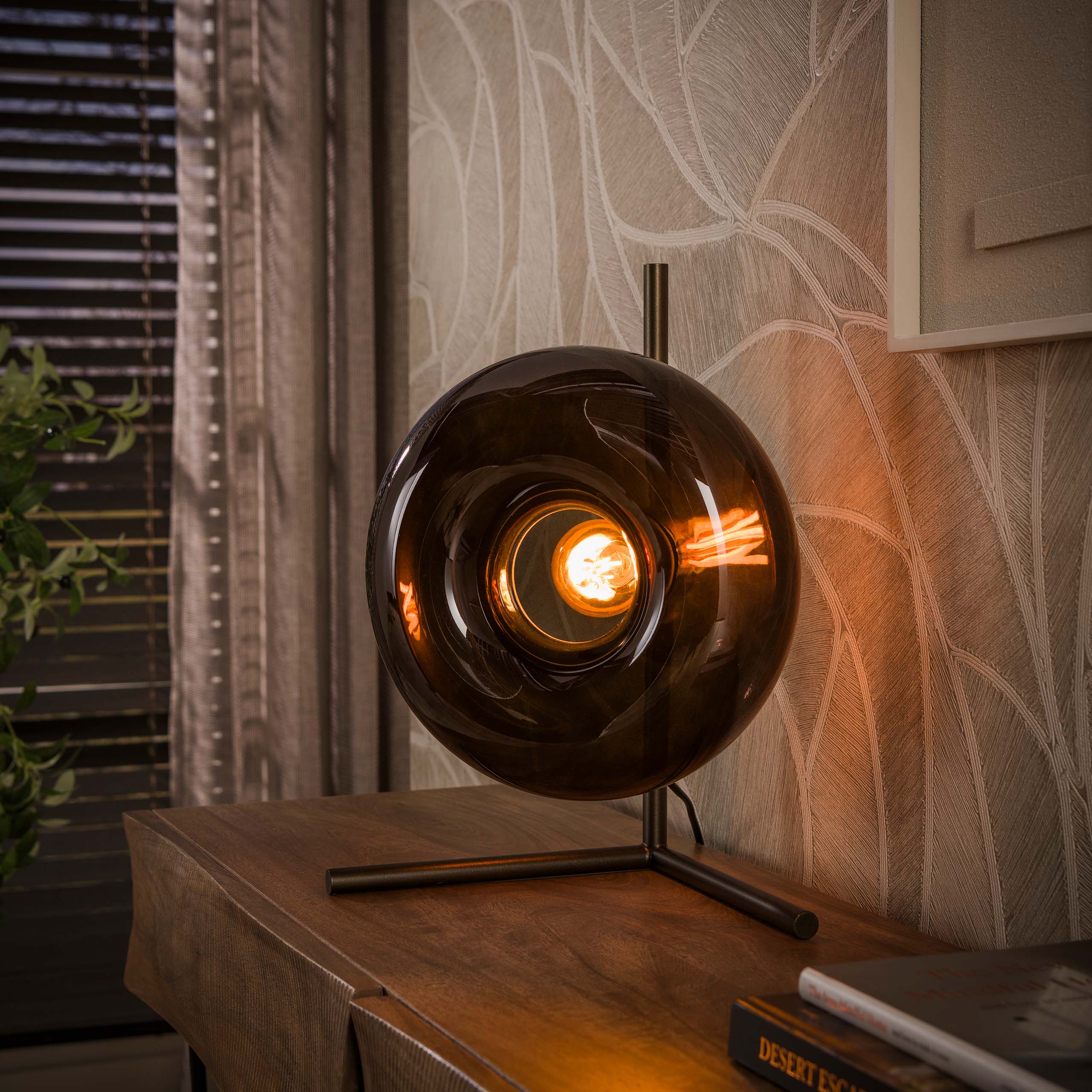 Tafellamp Donut 1-lichts Brons Glas Meubelista Sfeerfoto Donker