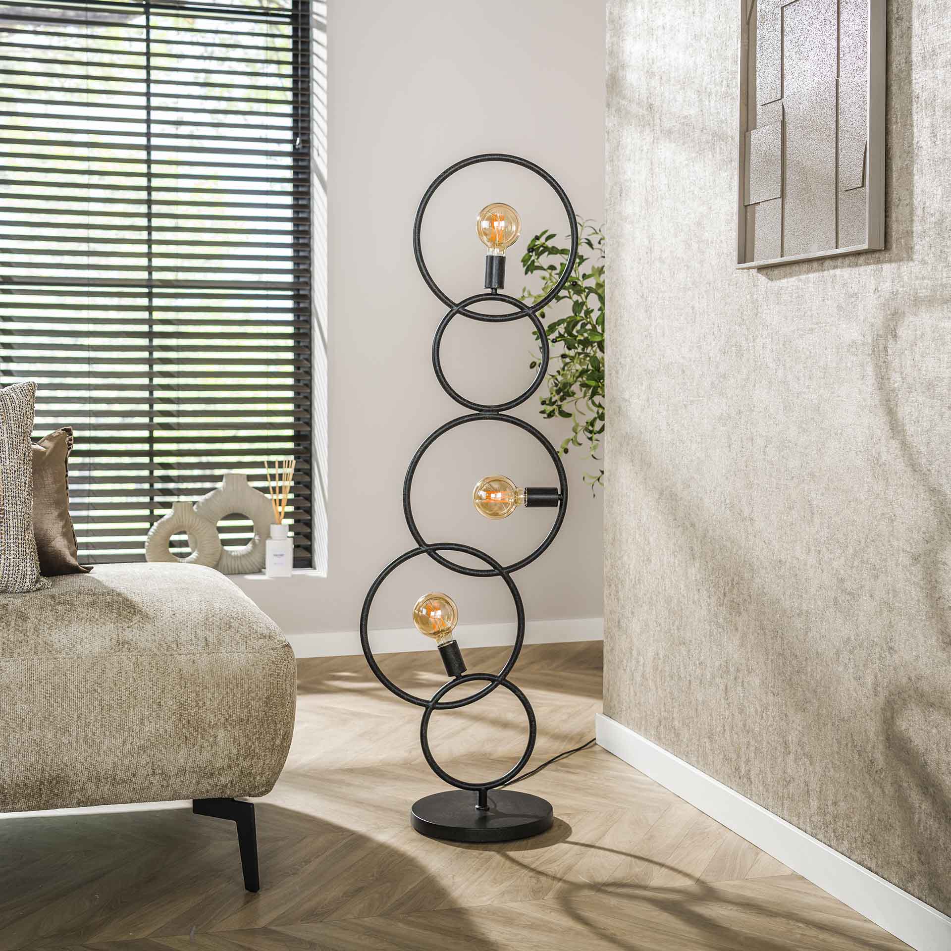 Vloerlamp Darby Antraciet Metaal 140 cm Meubelista Sfeerfoto Licht