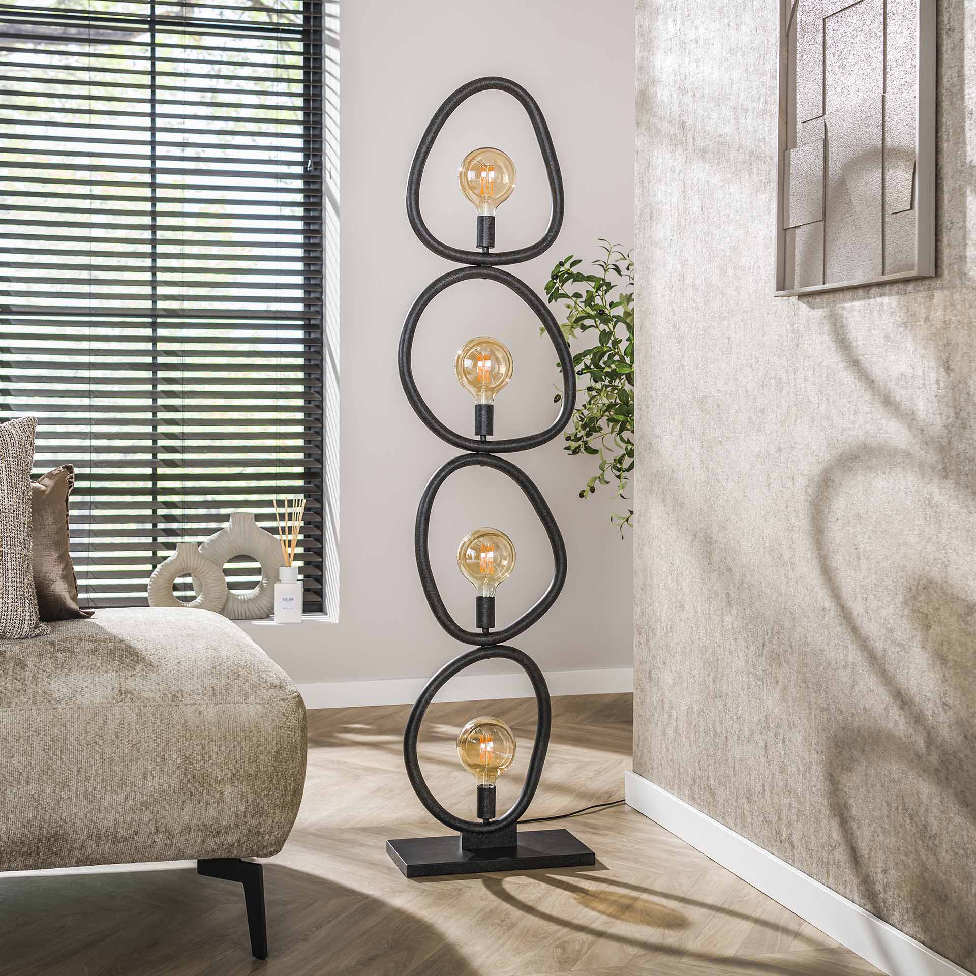 Vloerlamp Winnie Antraciet Metaal 165 cm Meubelista Sfeerfoto Licht