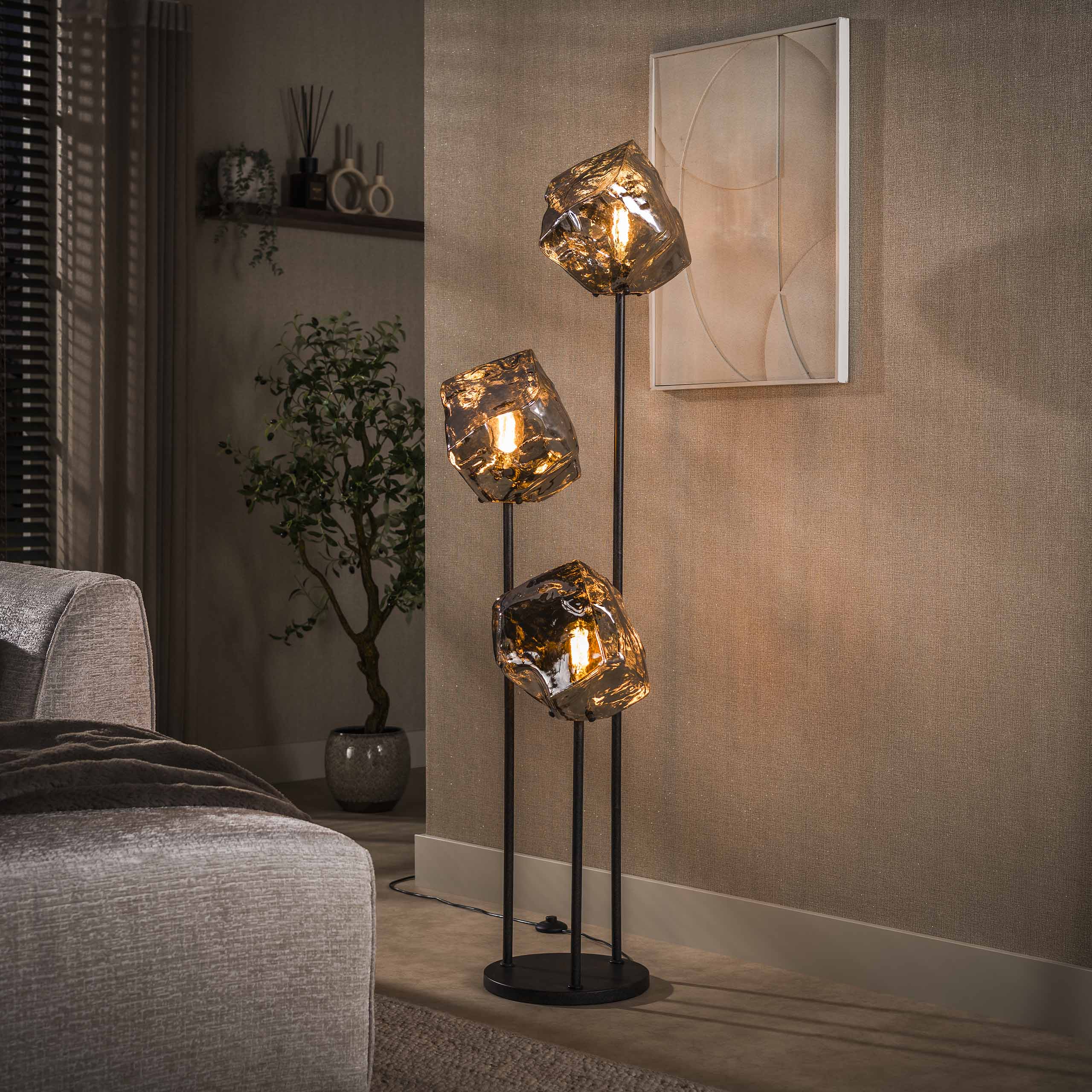 Vloerlamp Zagato 3-lichts Chroom Glas 165 cm Meubelista Sfeerfoto Donker